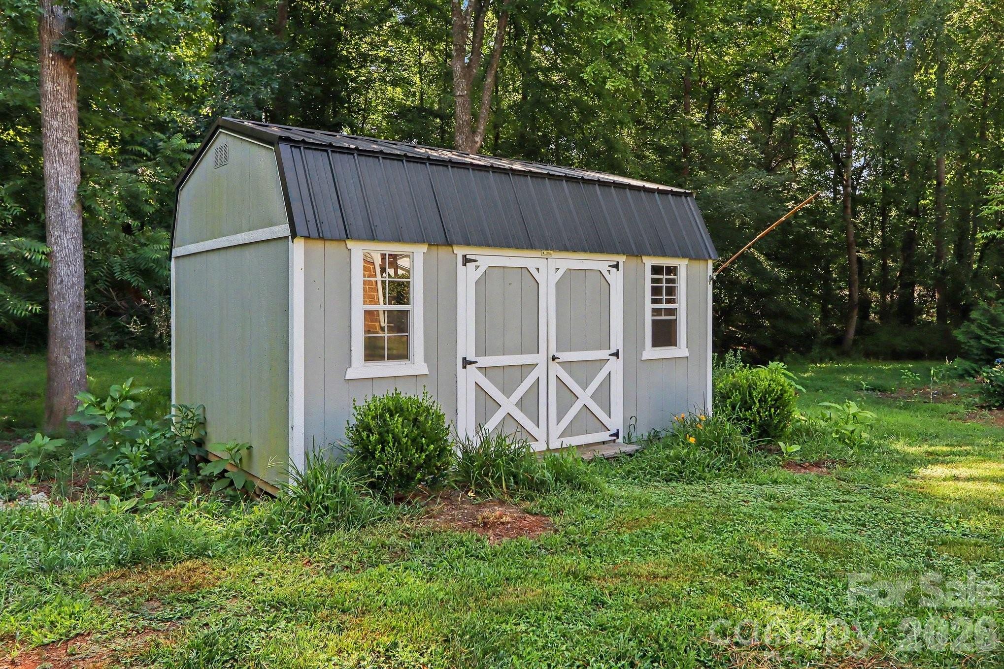 806 New Castle Court Property Photo 29