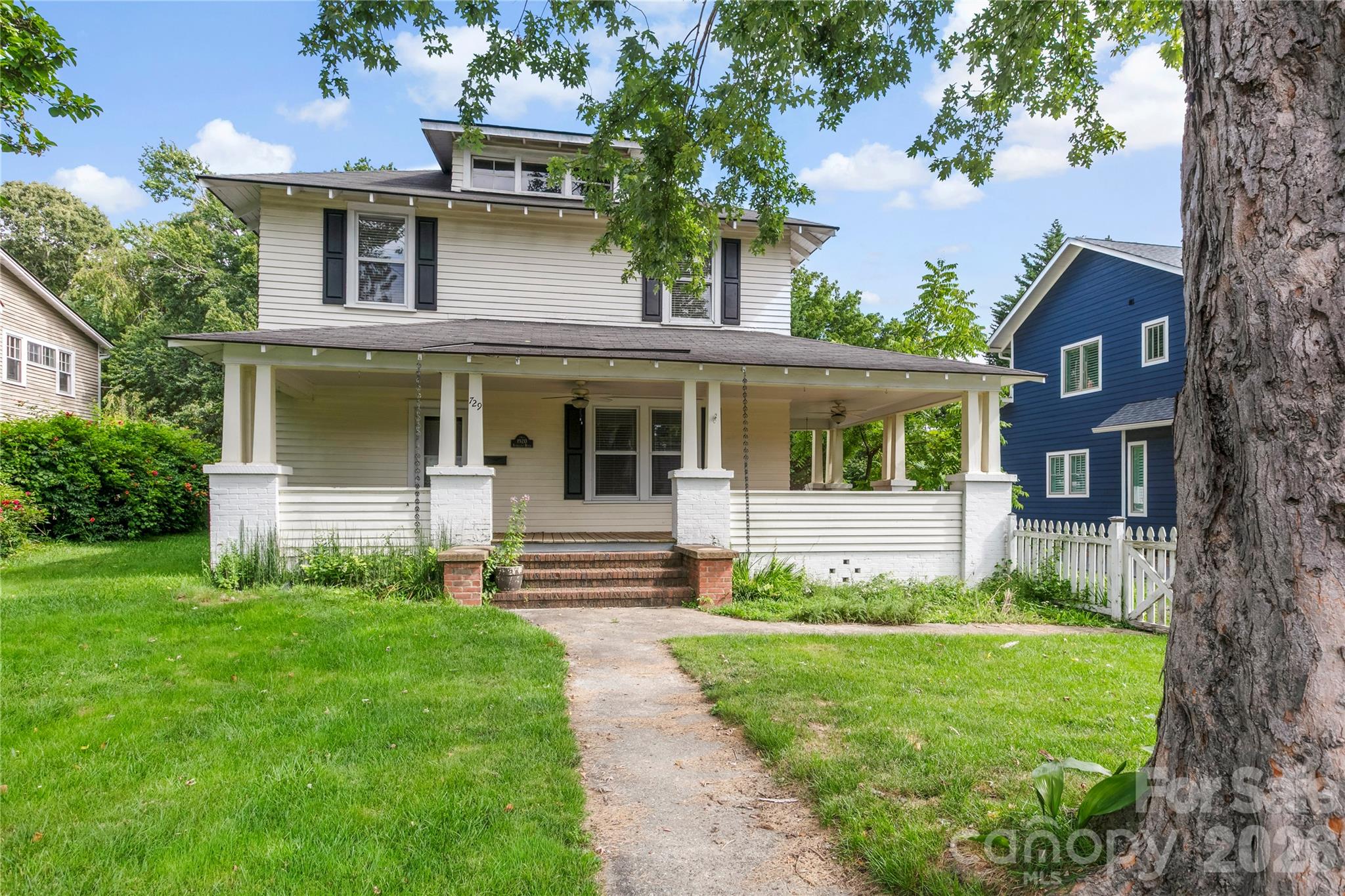 729 5th Avenue Property Photo 3