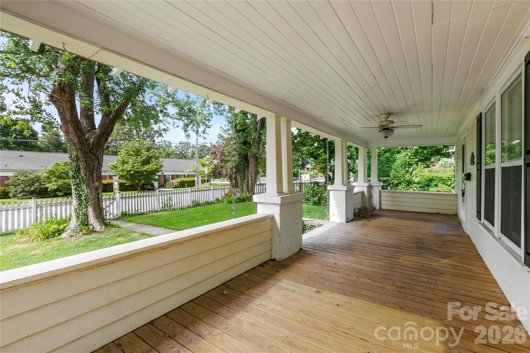 729 5th Avenue Property Photo 5
