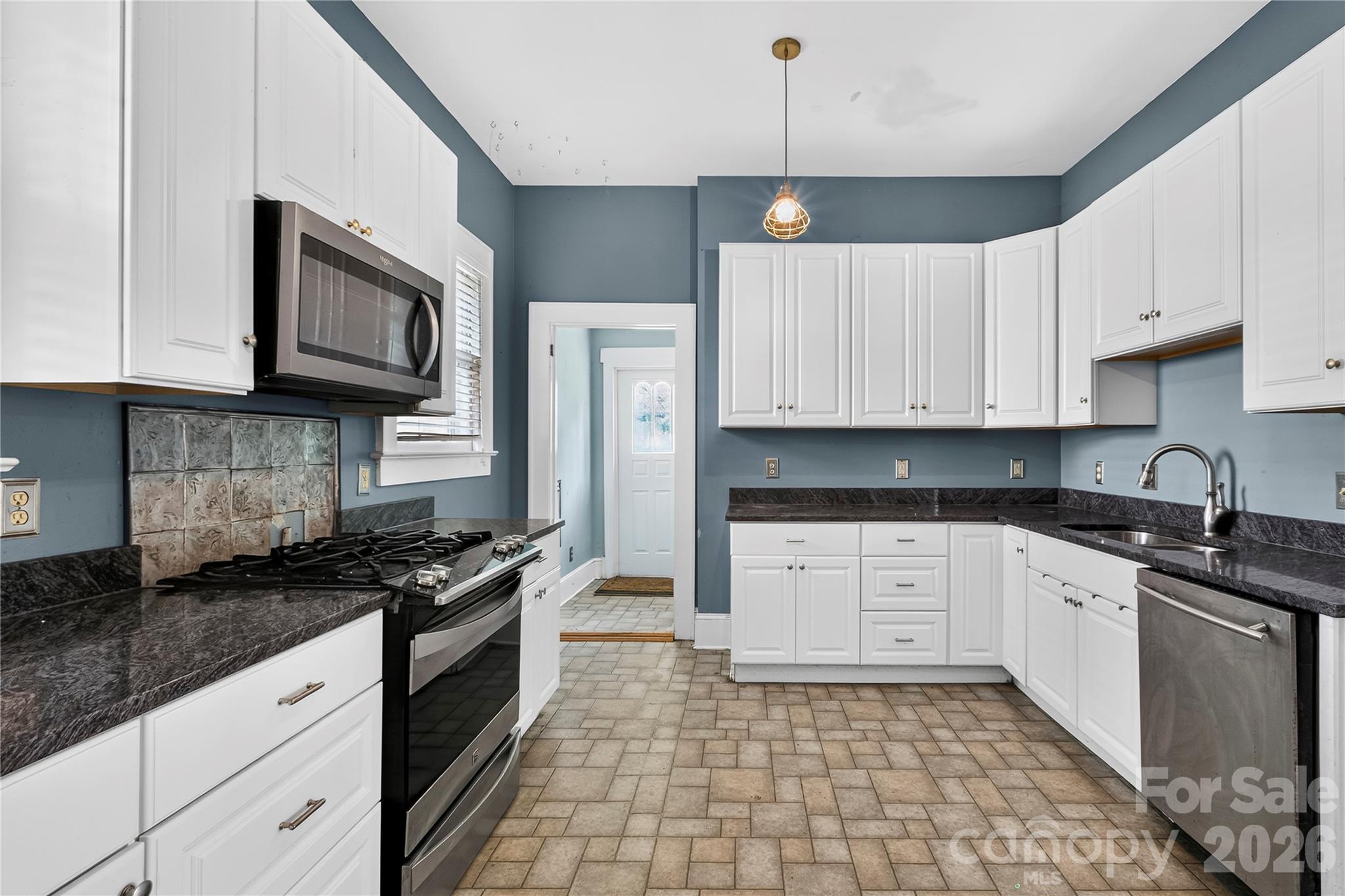 729 5th Avenue Property Photo 14