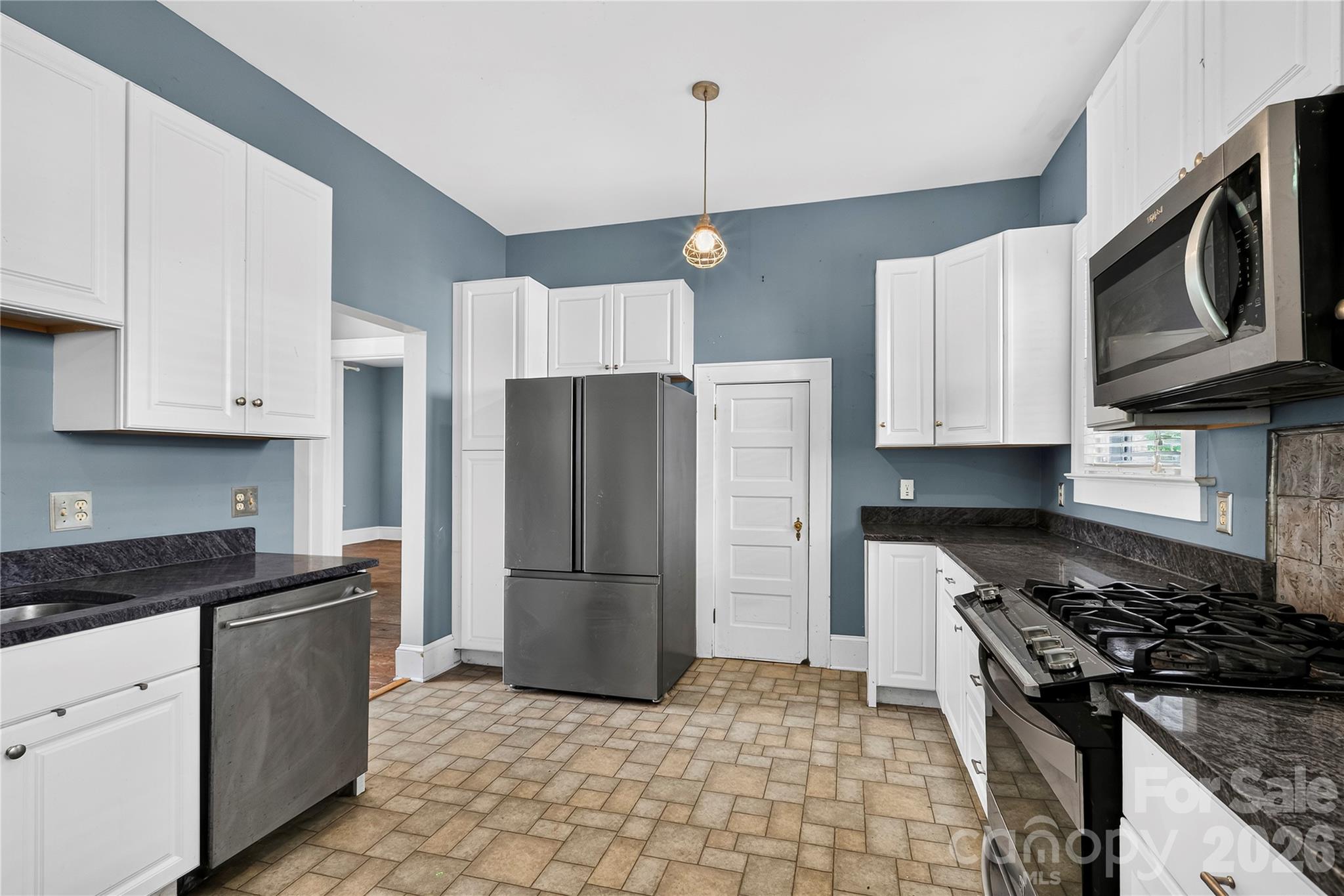 729 5th Avenue Property Photo 17