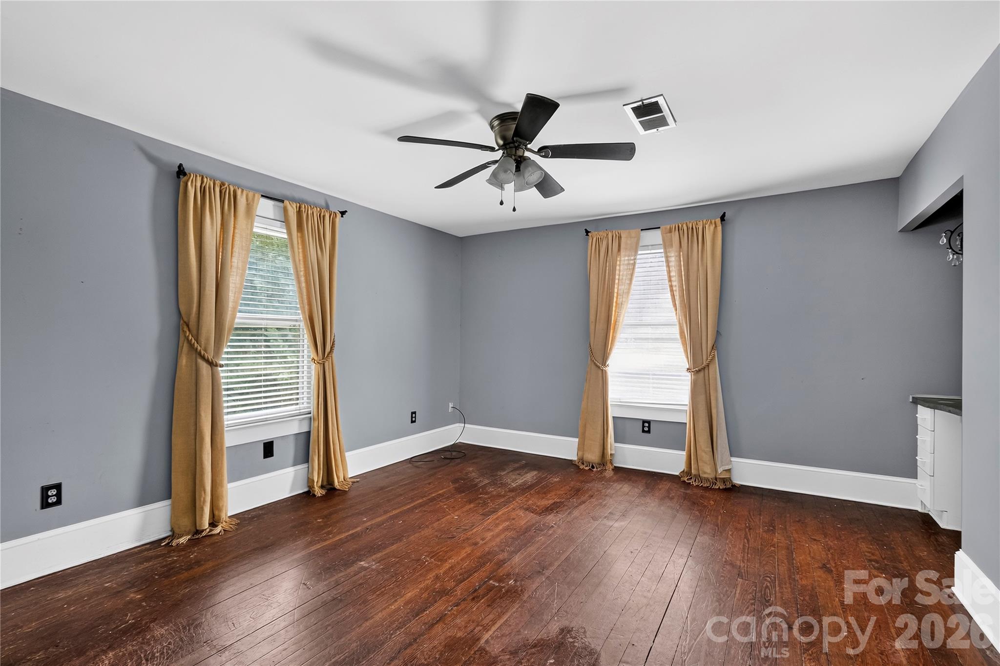 729 5th Avenue Property Photo 22