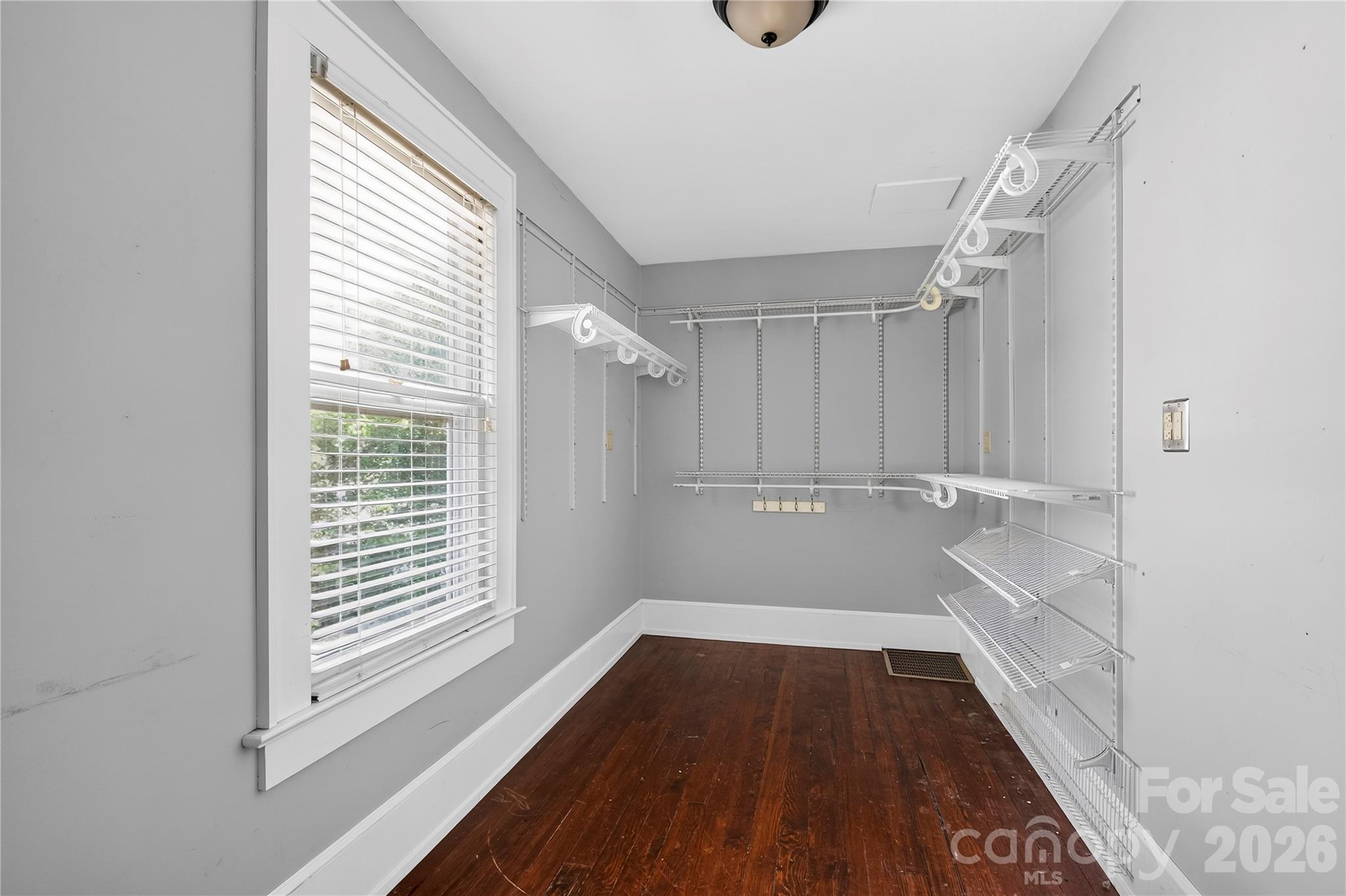 729 5th Avenue Property Photo 24
