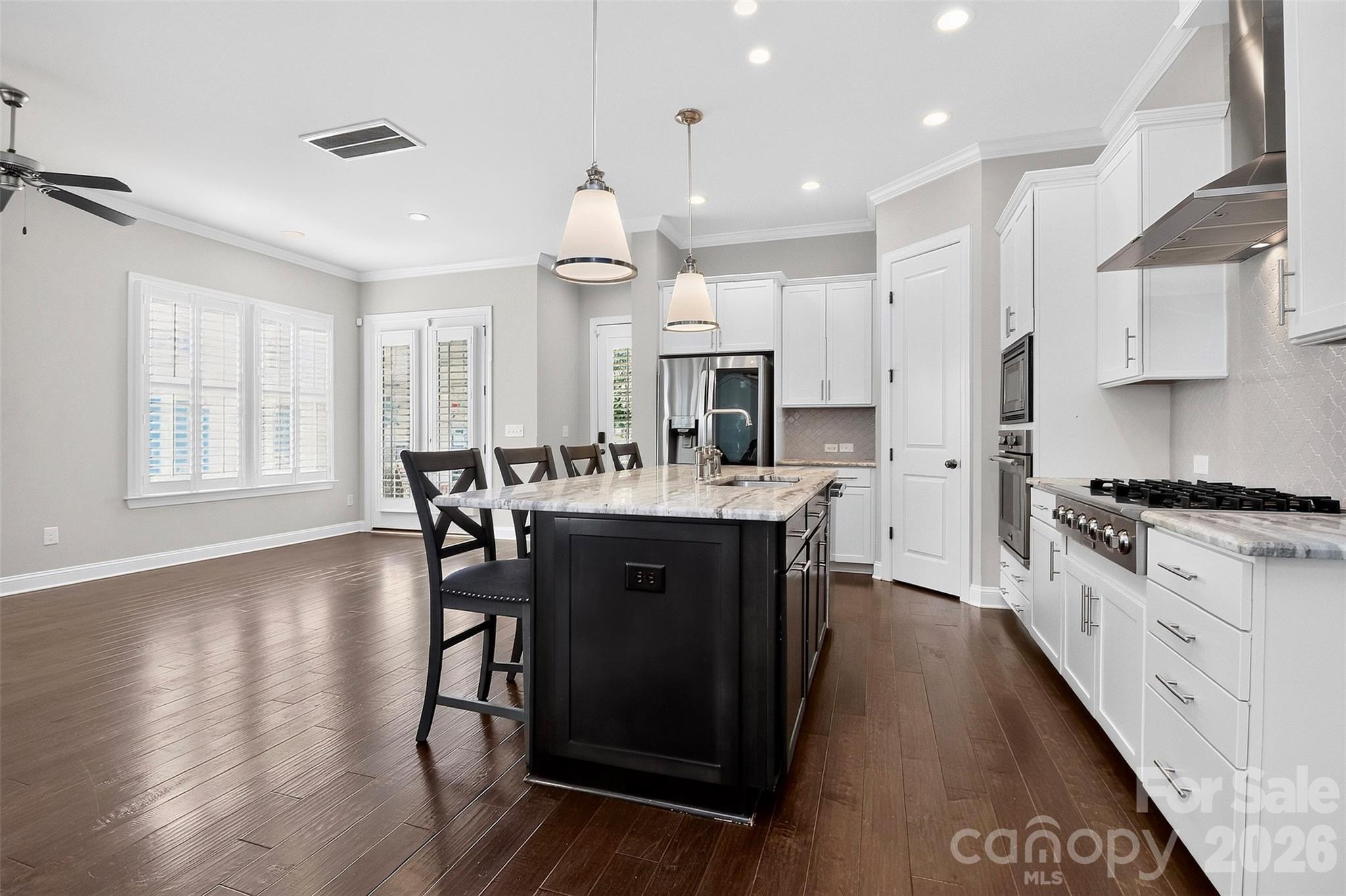 8910 Matthews Farm Lane Property Photo 7