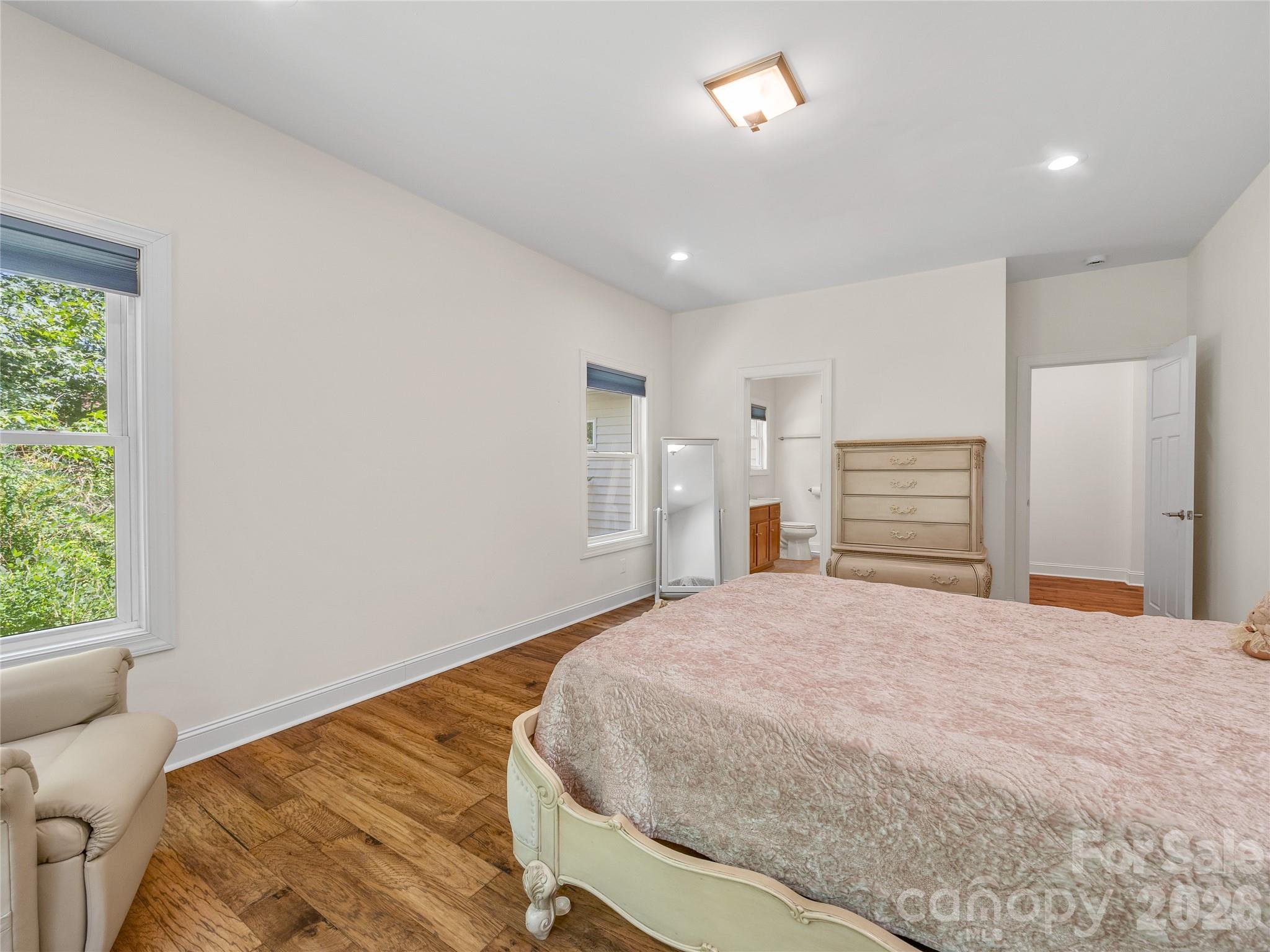 240 Persimmon Hill Drive Property Photo 28