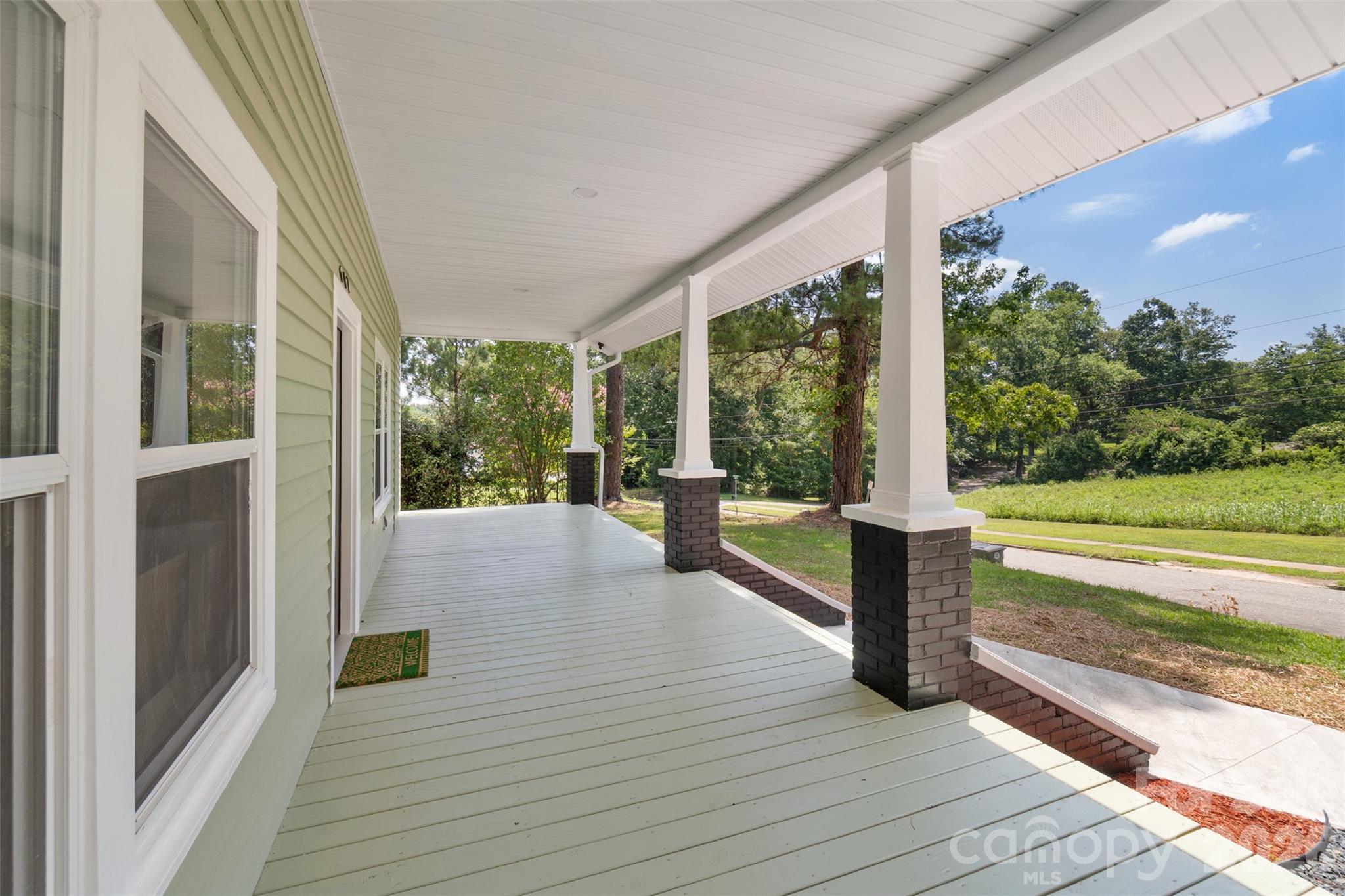 607 Lee Avenue Property Photo 4