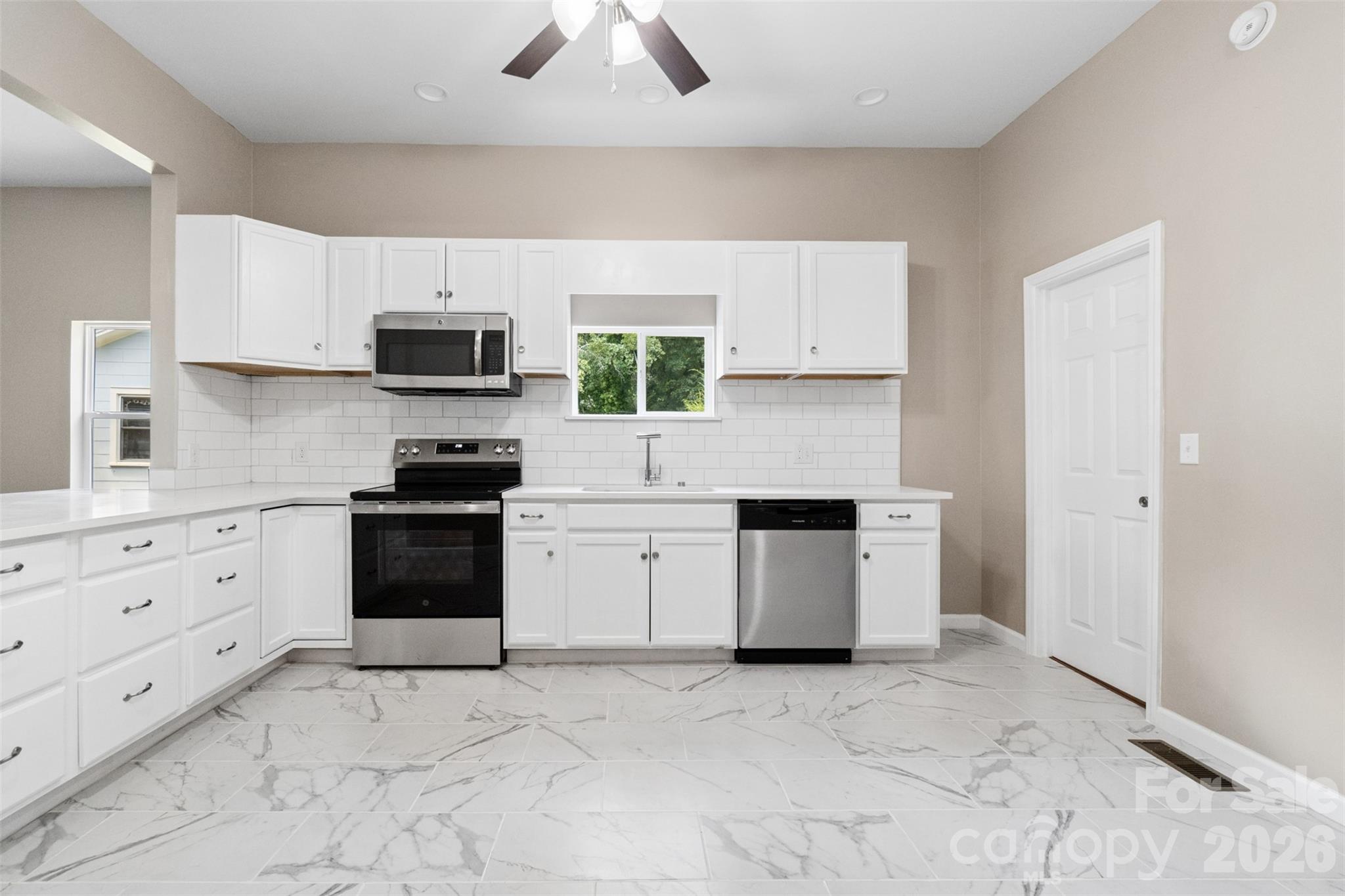 607 Lee Avenue Property Photo 6
