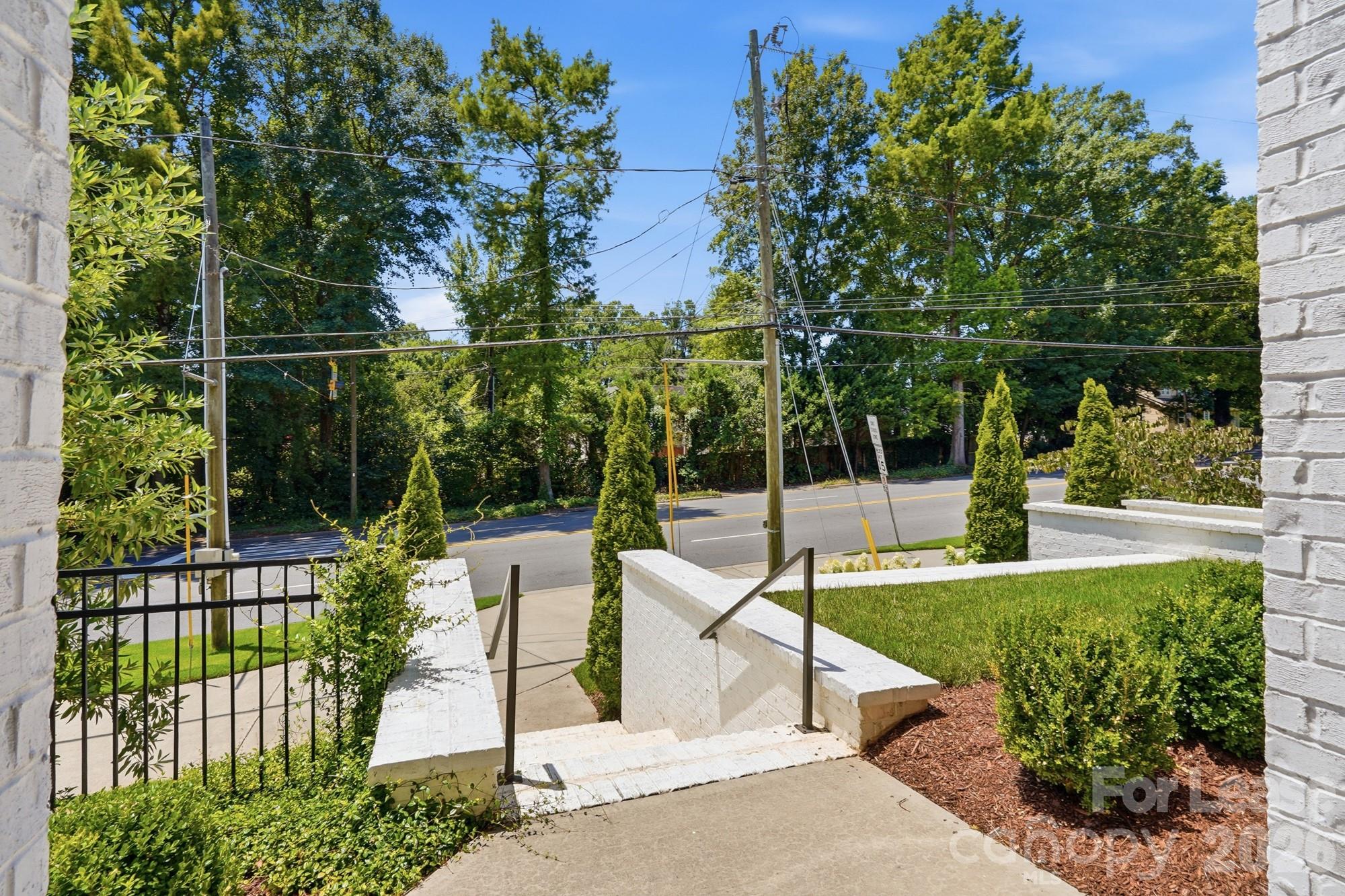2428 Runnymede Lane Property Photo 4