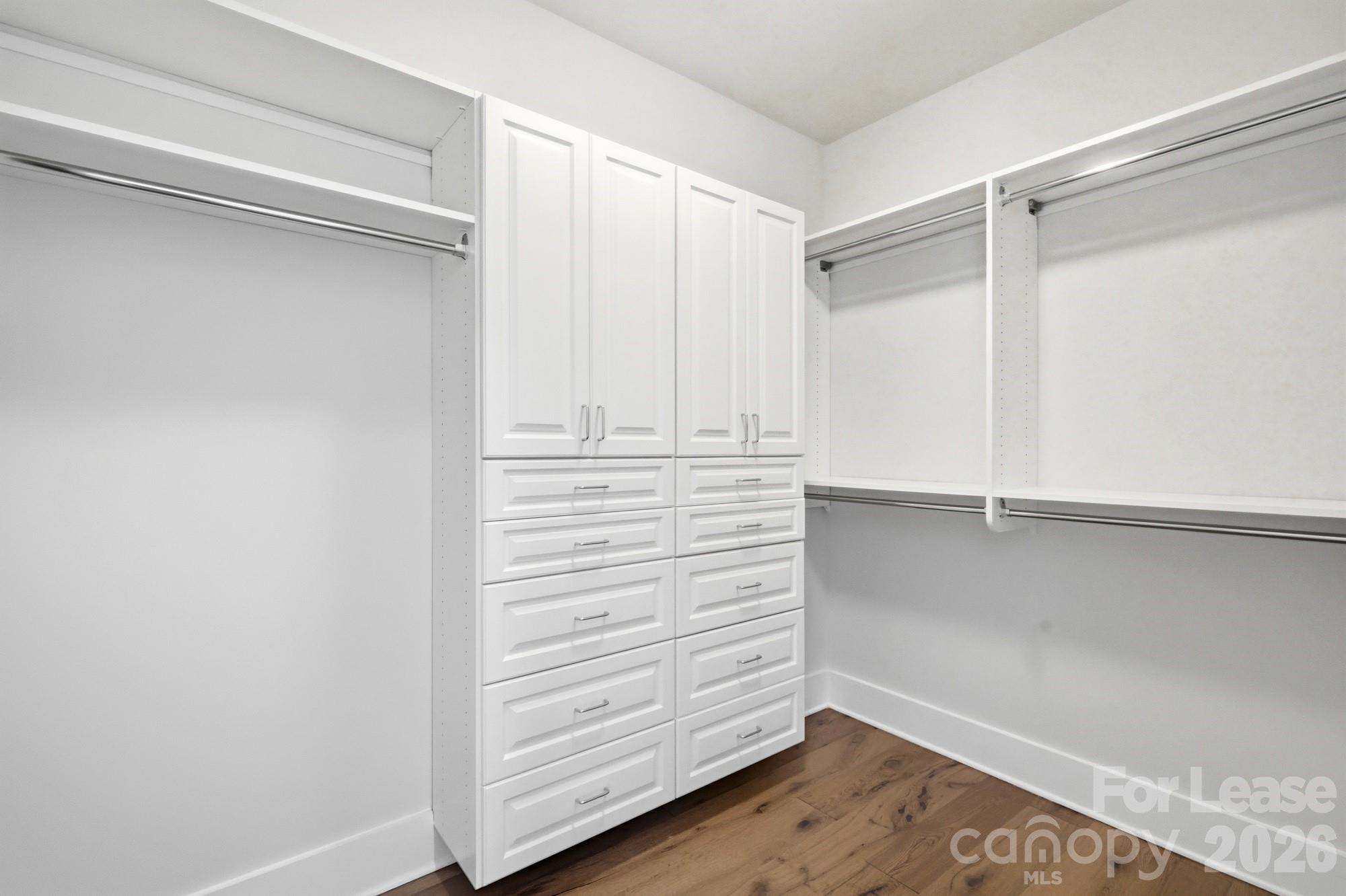 2428 Runnymede Lane Property Photo 32