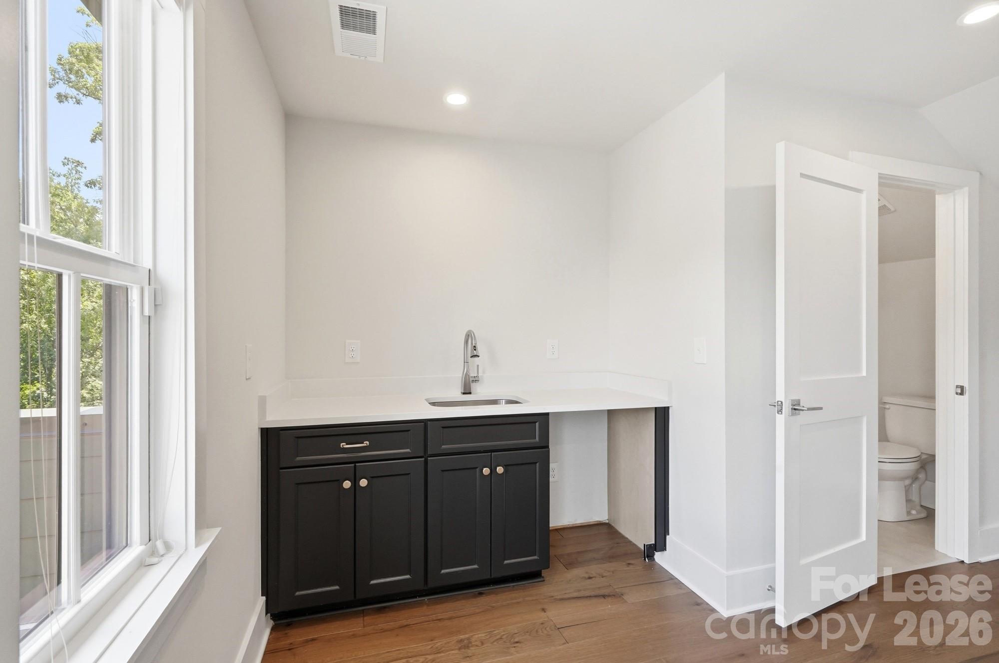 2428 Runnymede Lane Property Photo 41