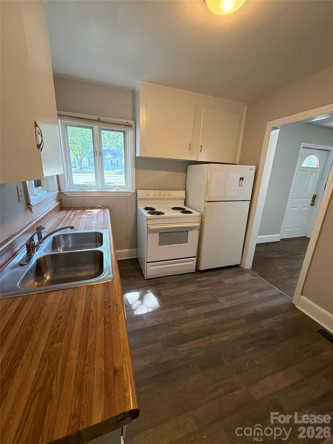 3526 Eastway Drive Property Photo 4