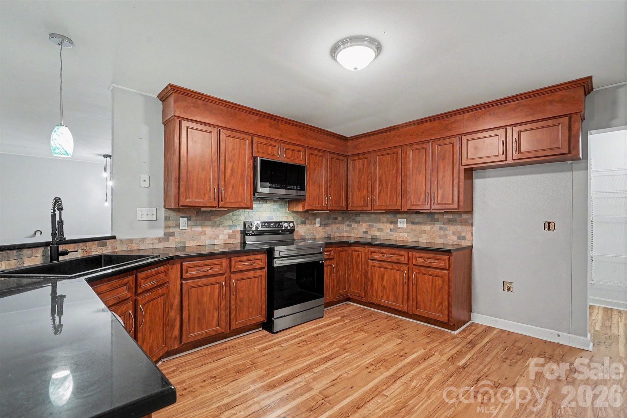 502 Cedarwood Drive Property Photo 2