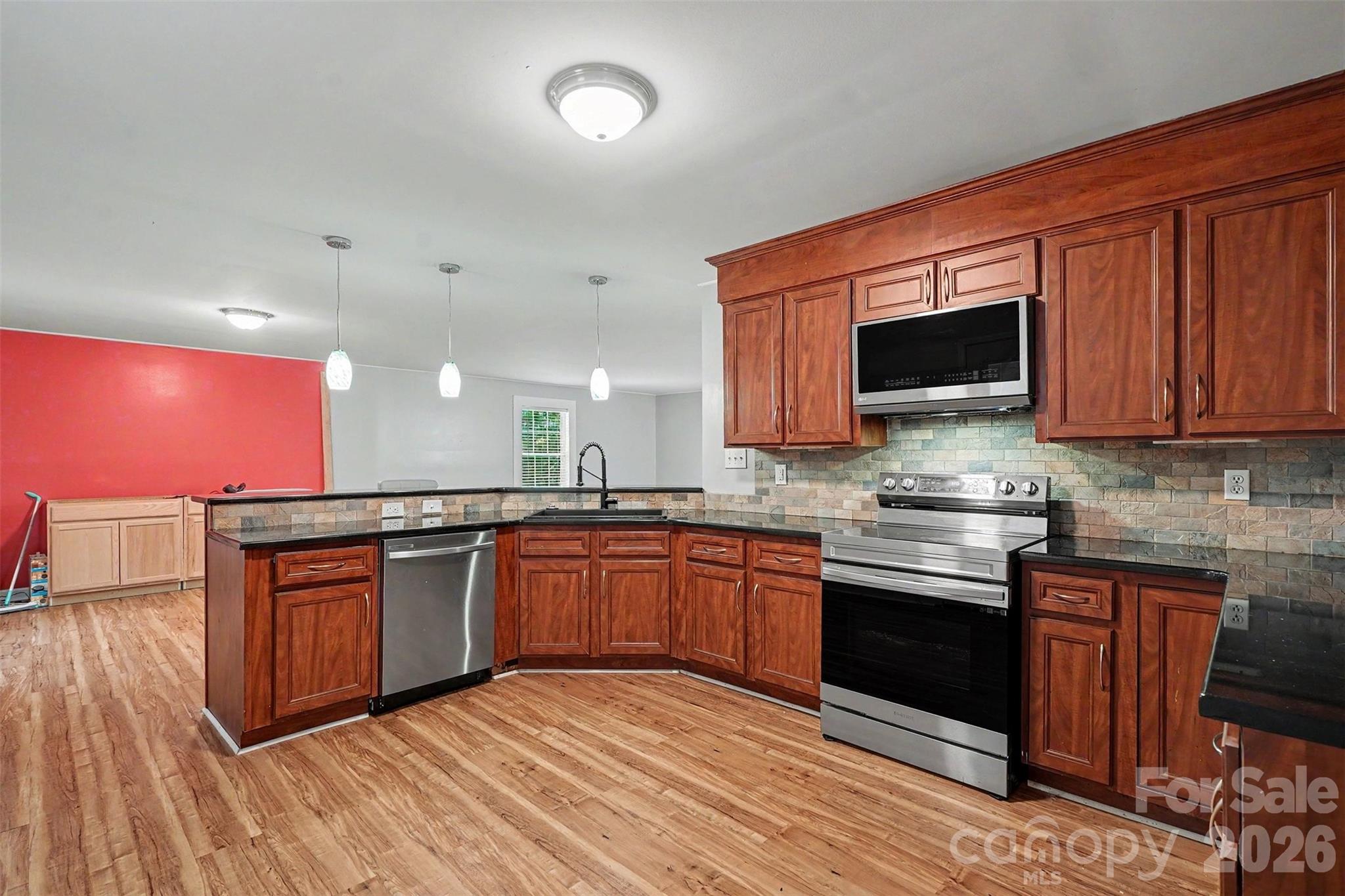 502 Cedarwood Drive Property Photo 3