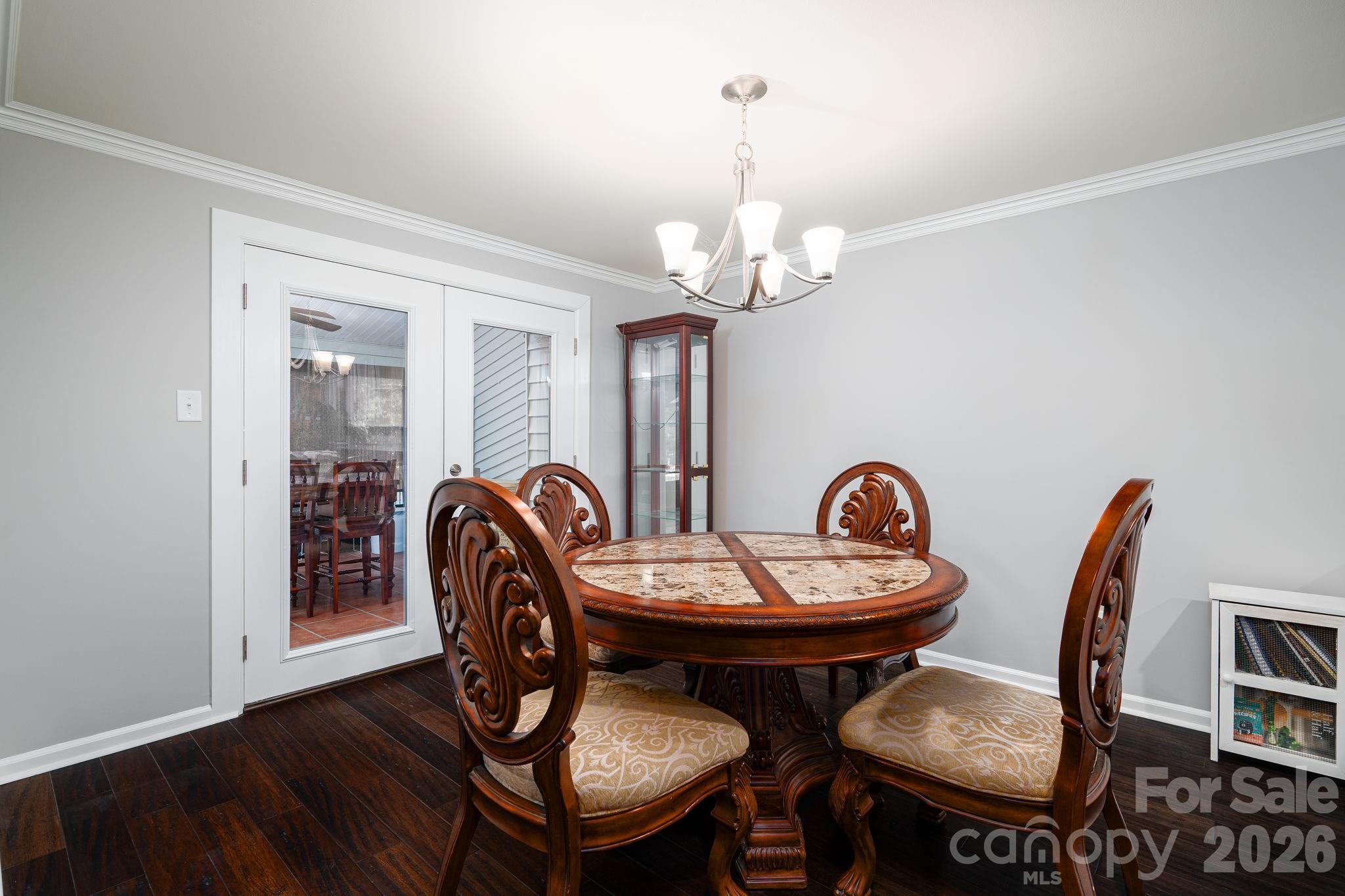 389 Caprice Circle Property Photo 14