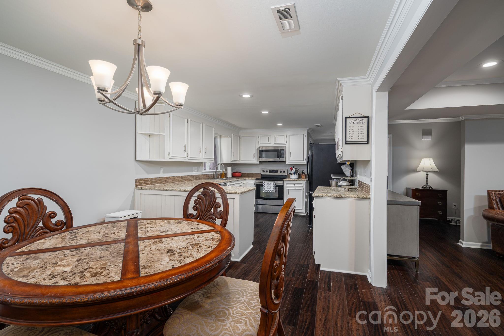 389 Caprice Circle Property Photo 15