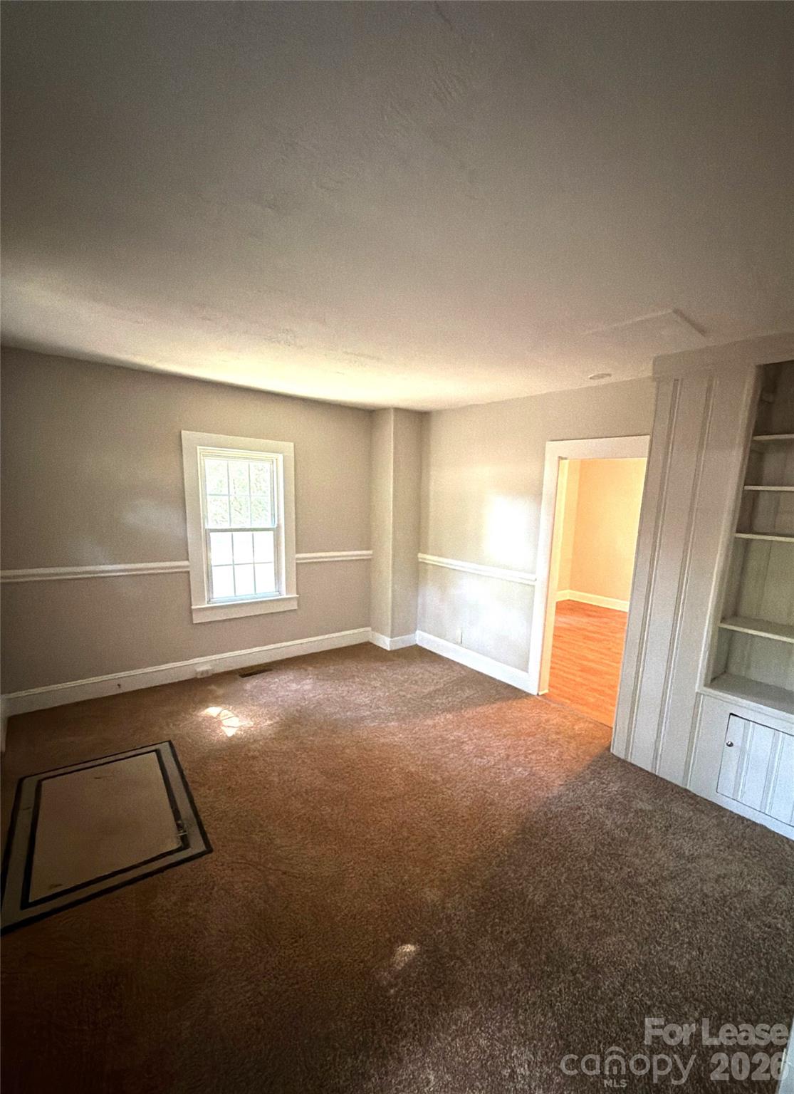3516 Eastway Drive Property Photo 3