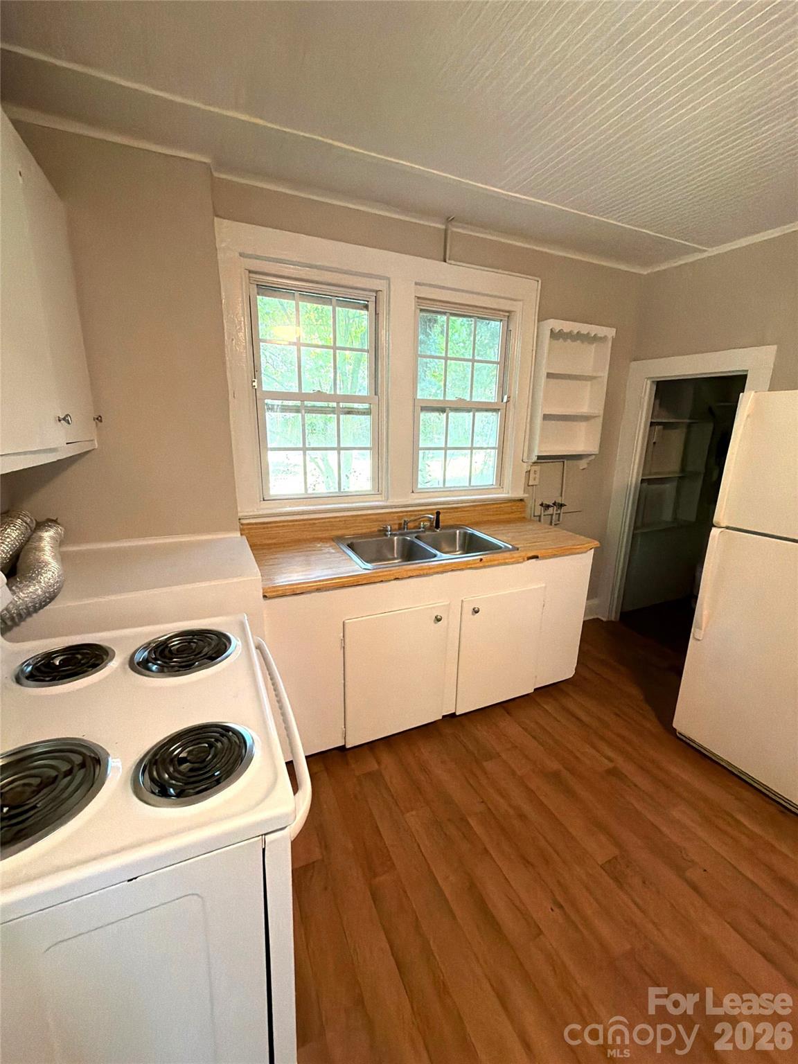3516 Eastway Drive Property Photo 6
