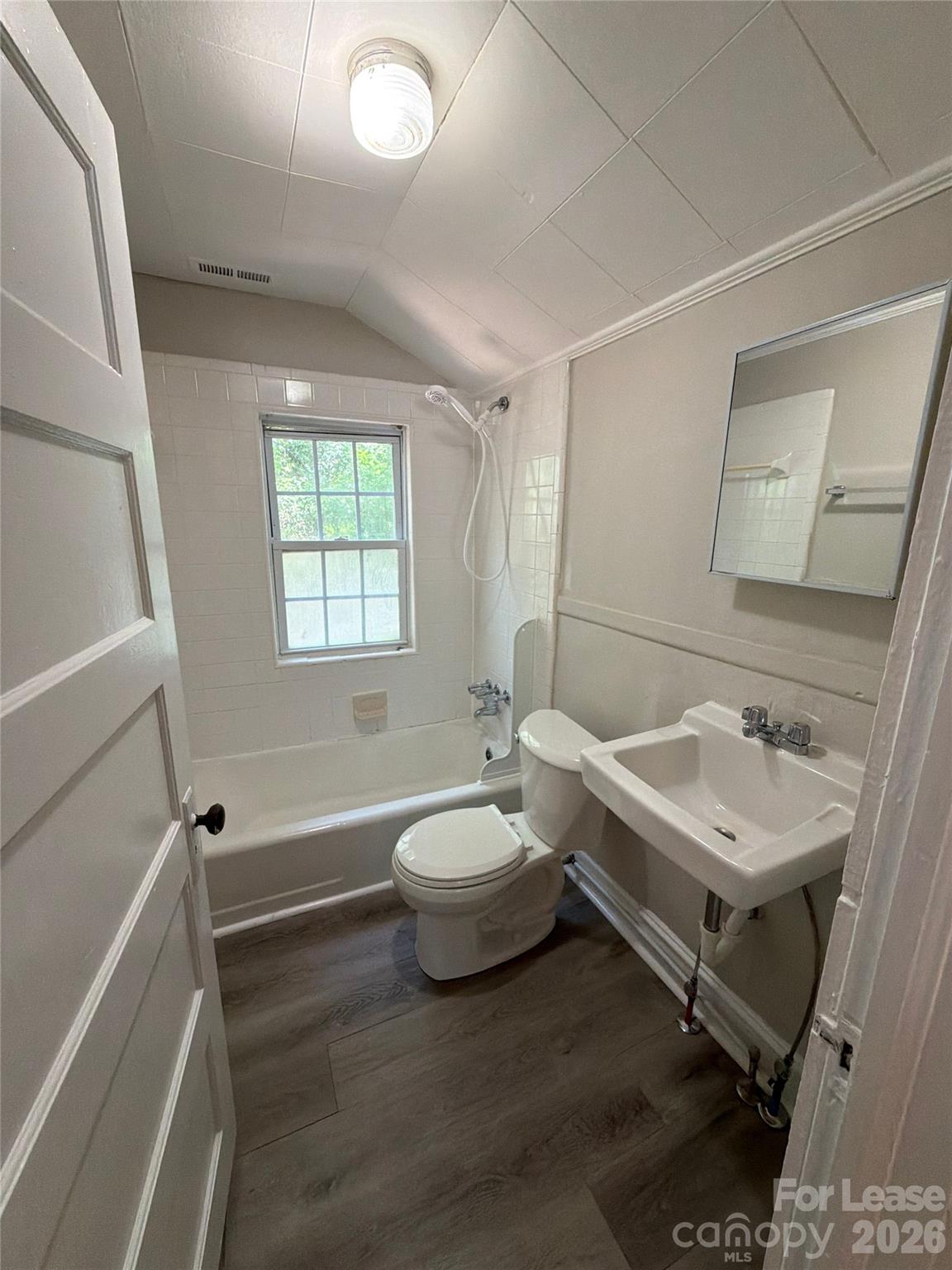 3516 Eastway Drive Property Photo 7