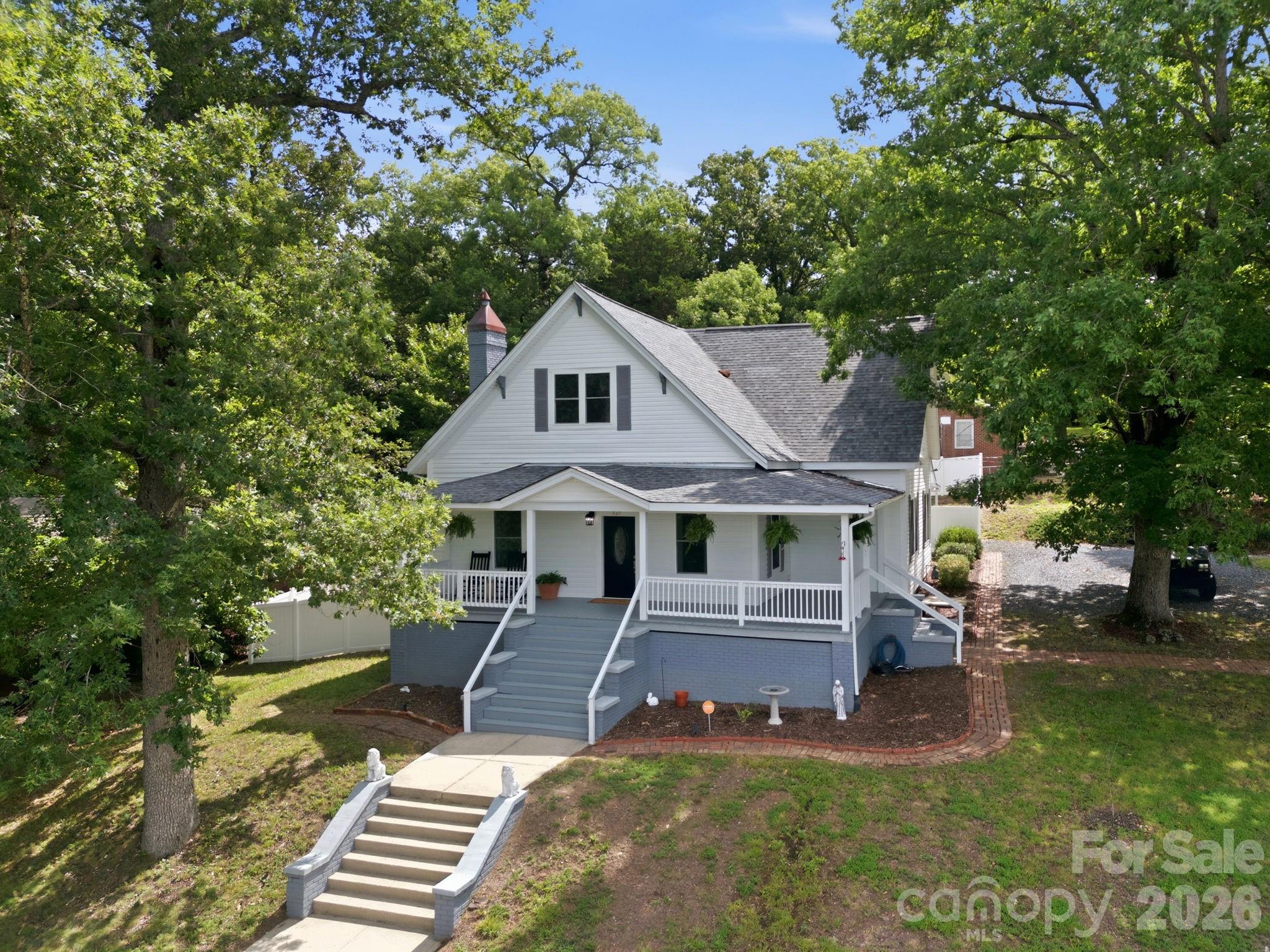 527 S 2nd Street Property Photo 1