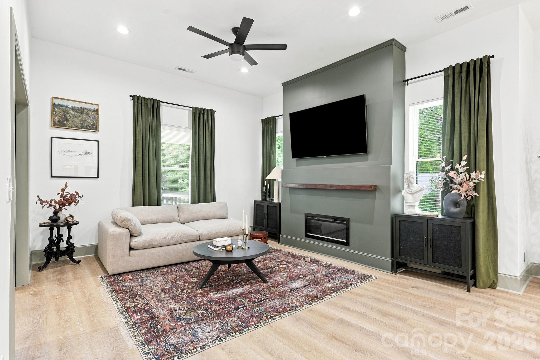 527 S 2nd Street Property Photo 4
