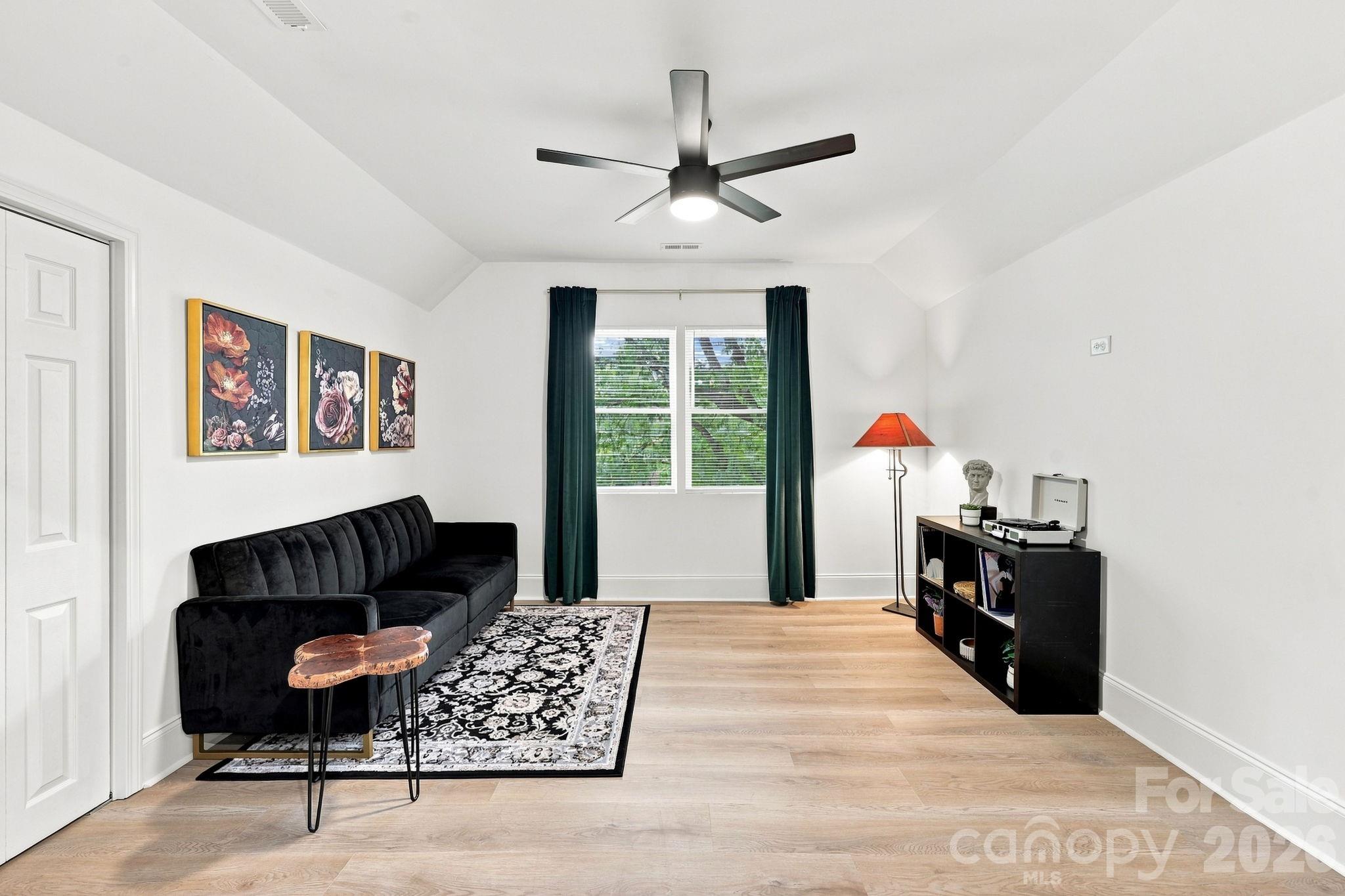527 S 2nd Street Property Photo 19