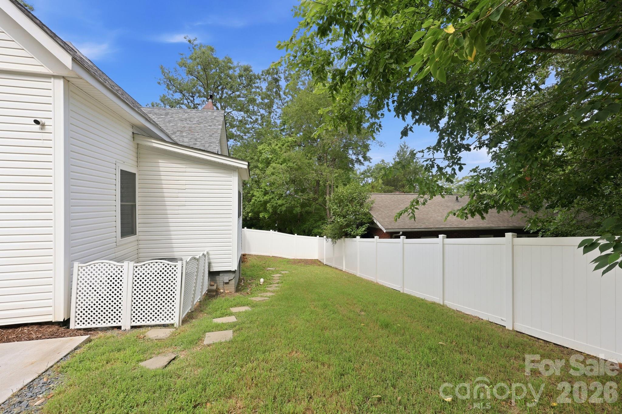 527 S 2nd Street Property Photo 28