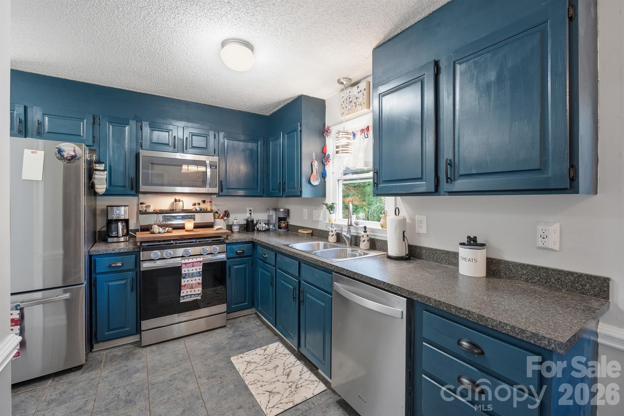 19535 Heartland Street 105 Property Photo 13