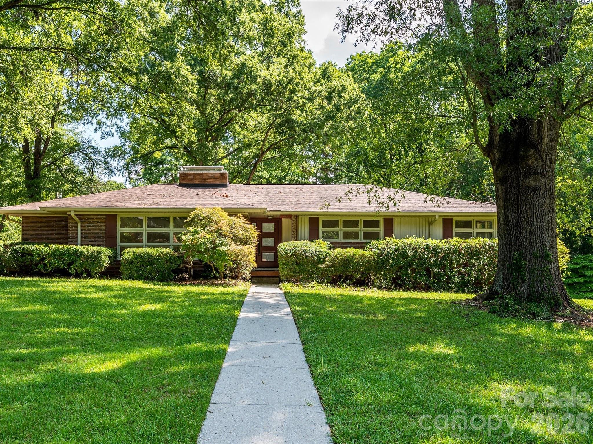 688 Grandview Drive Property Photo 1