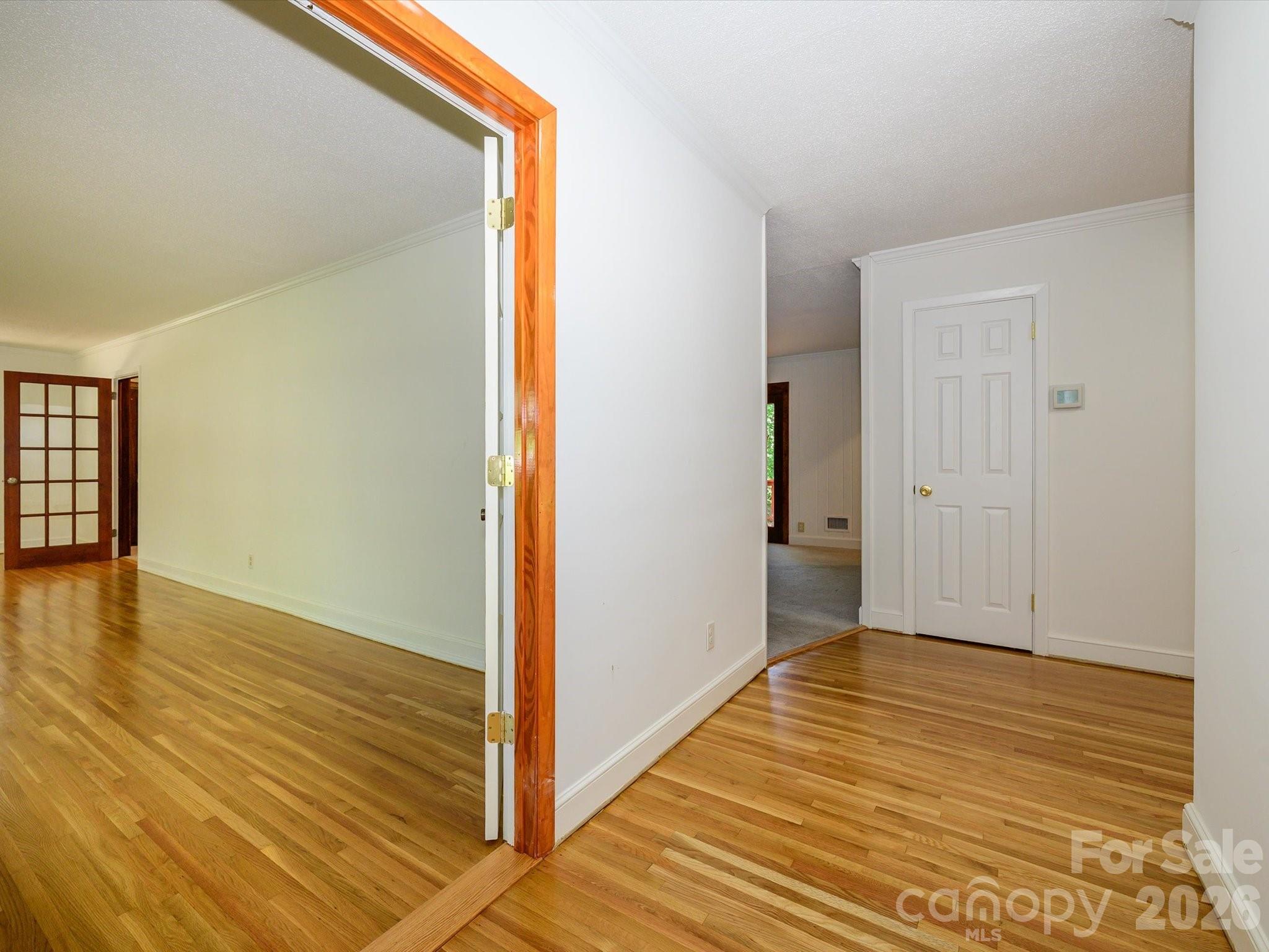 688 Grandview Drive Property Photo 4