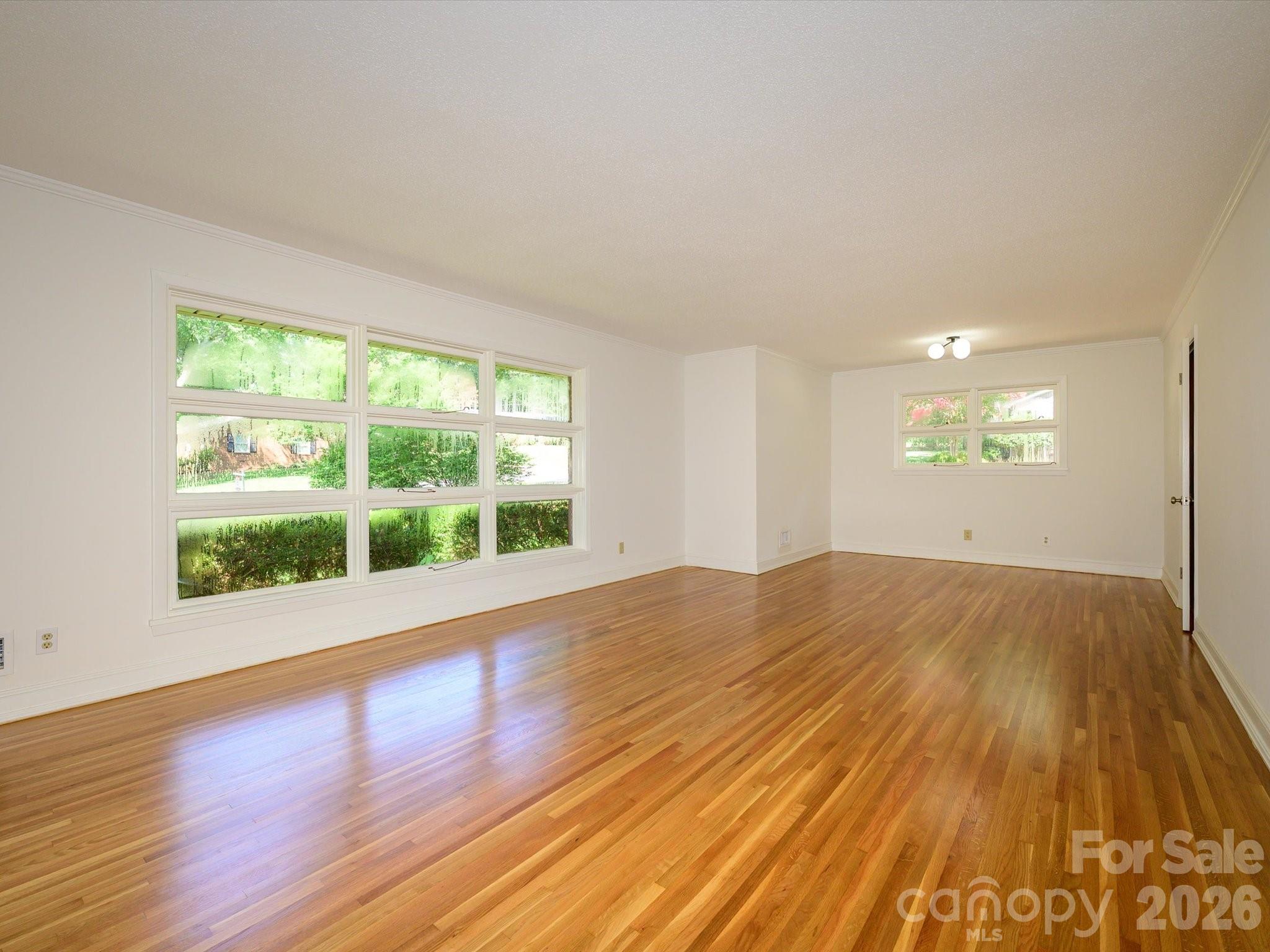 688 Grandview Drive Property Photo 5