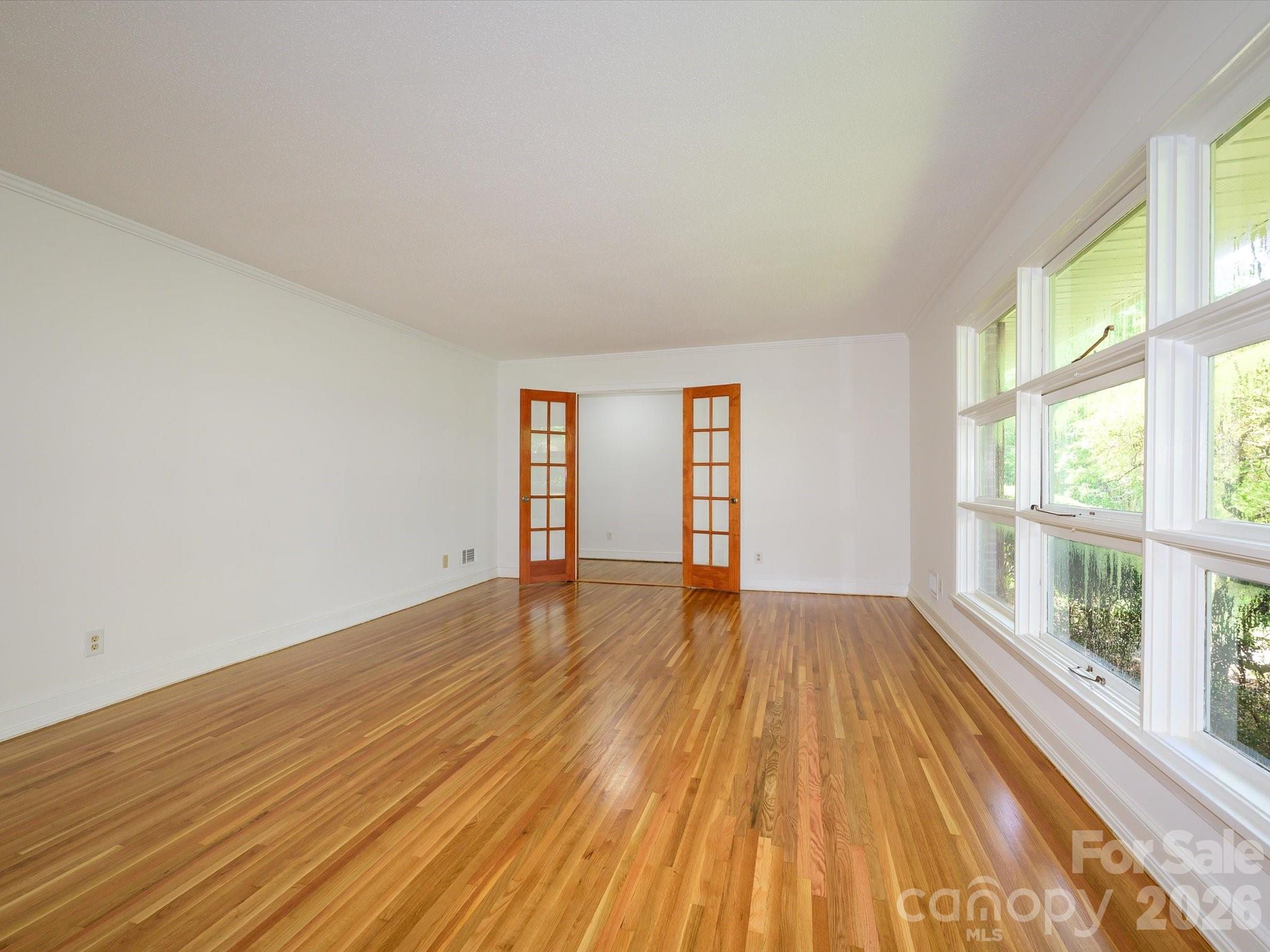 688 Grandview Drive Property Photo 7
