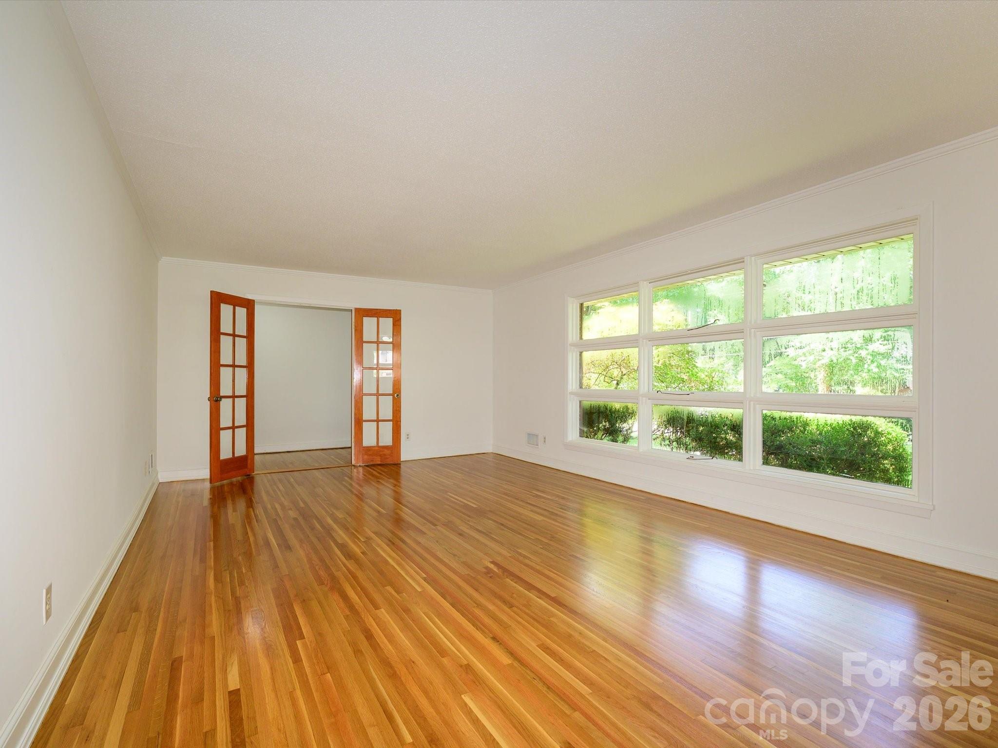 688 Grandview Drive Property Photo 8