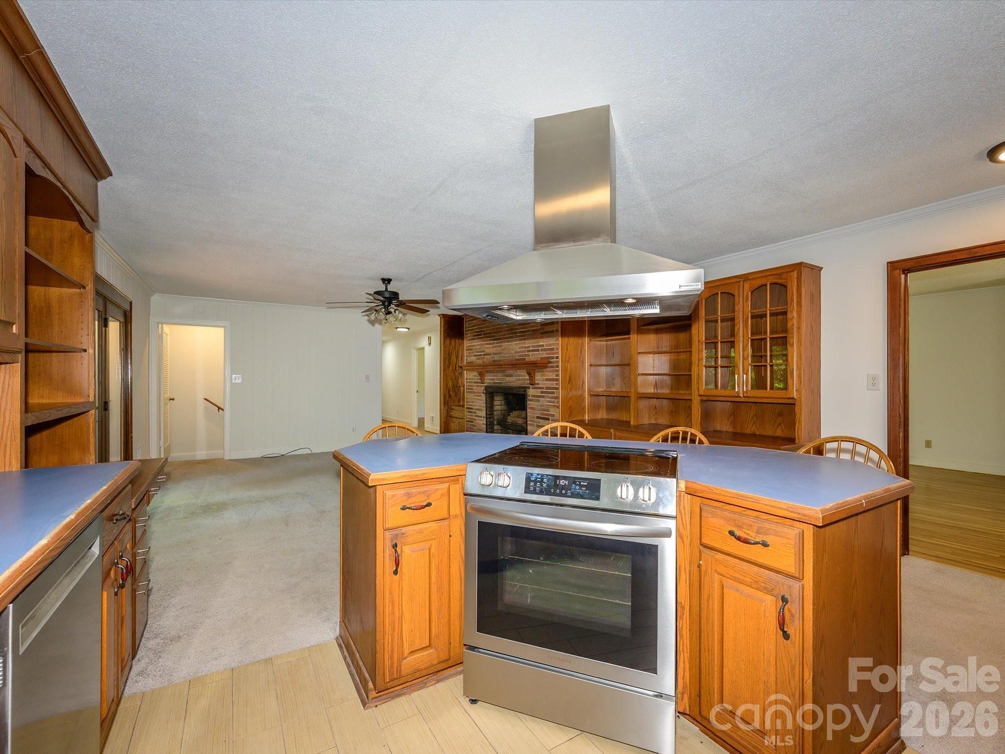 688 Grandview Drive Property Photo 12