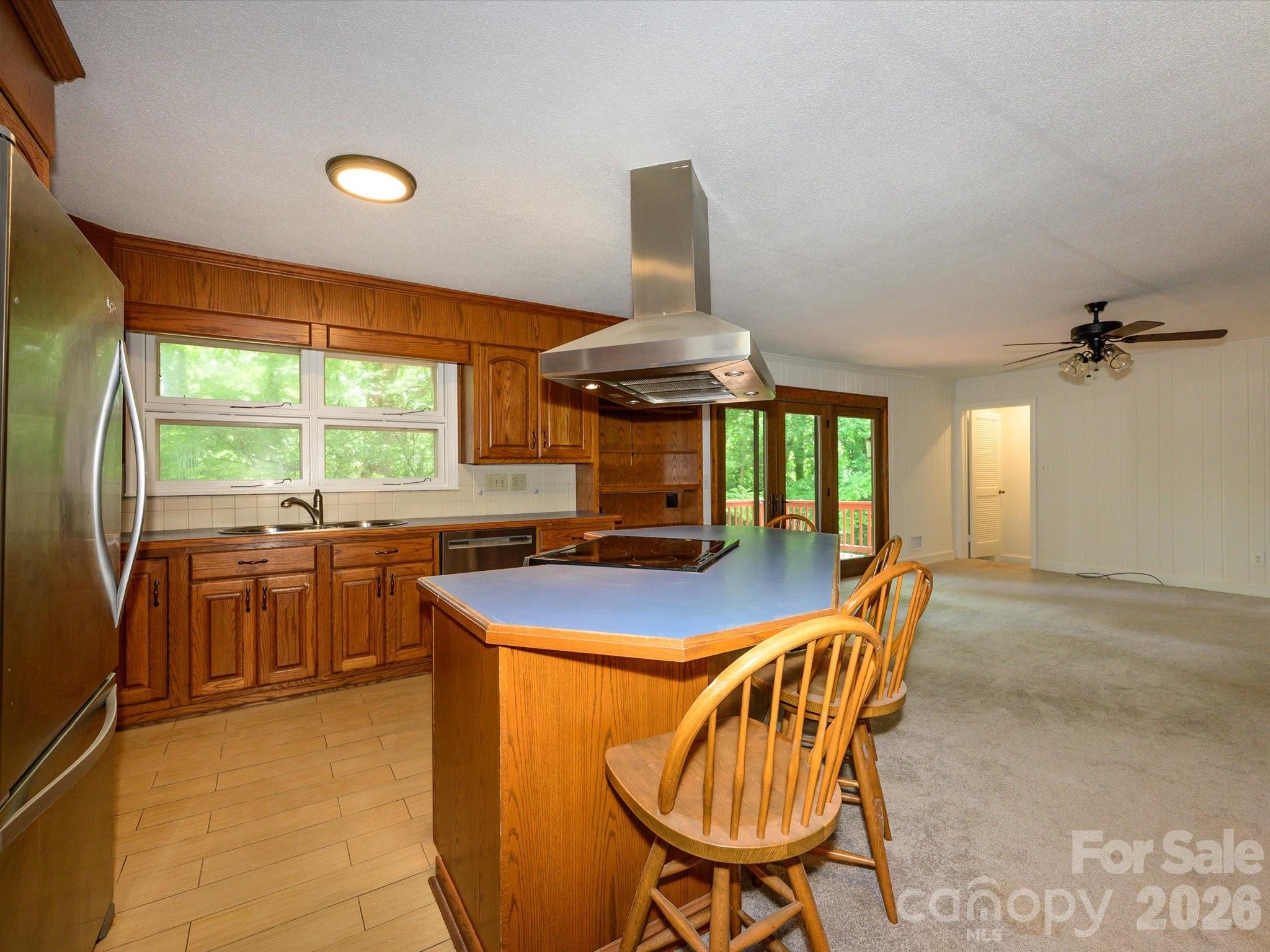 688 Grandview Drive Property Photo 13