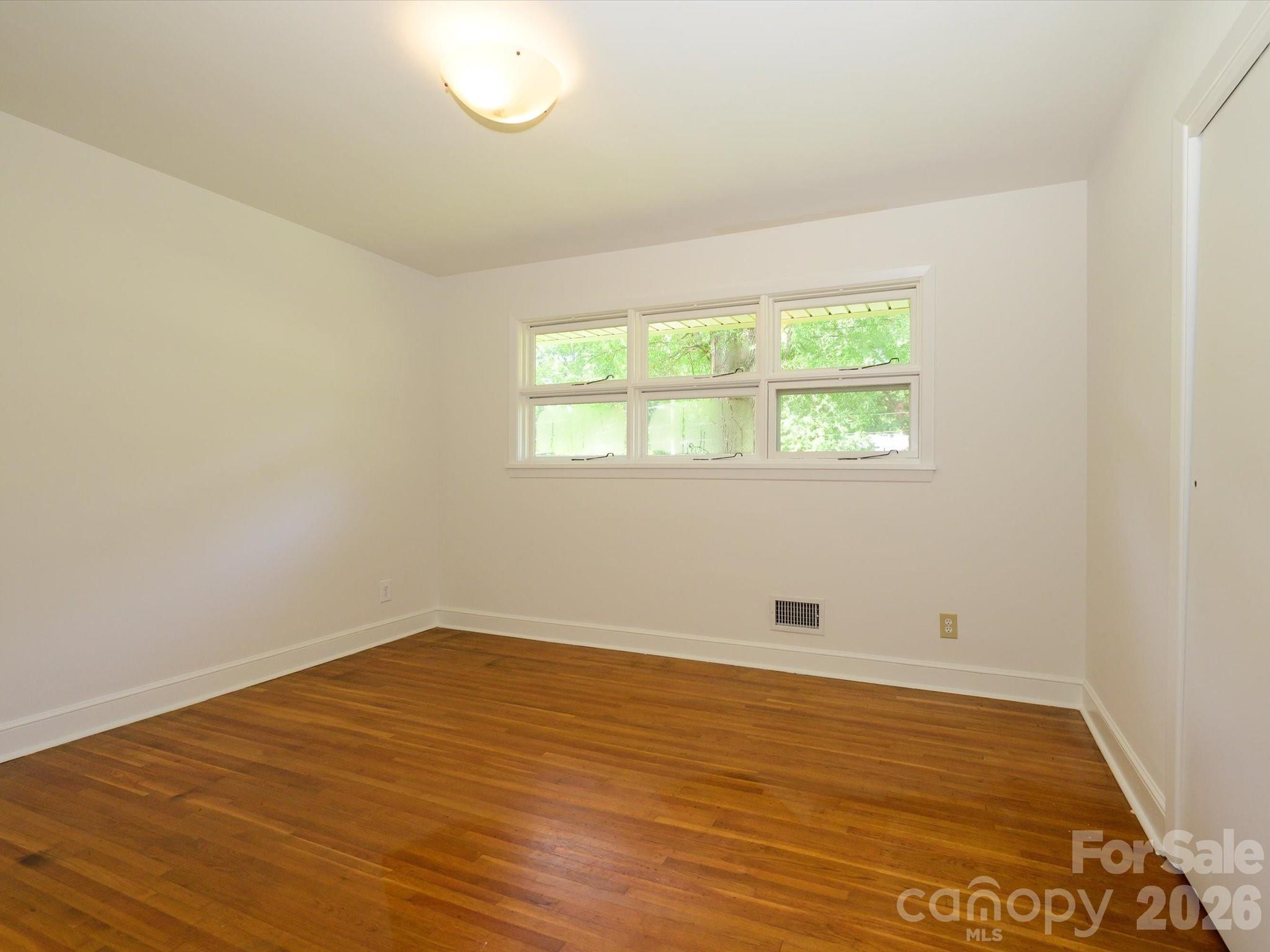 688 Grandview Drive Property Photo 23