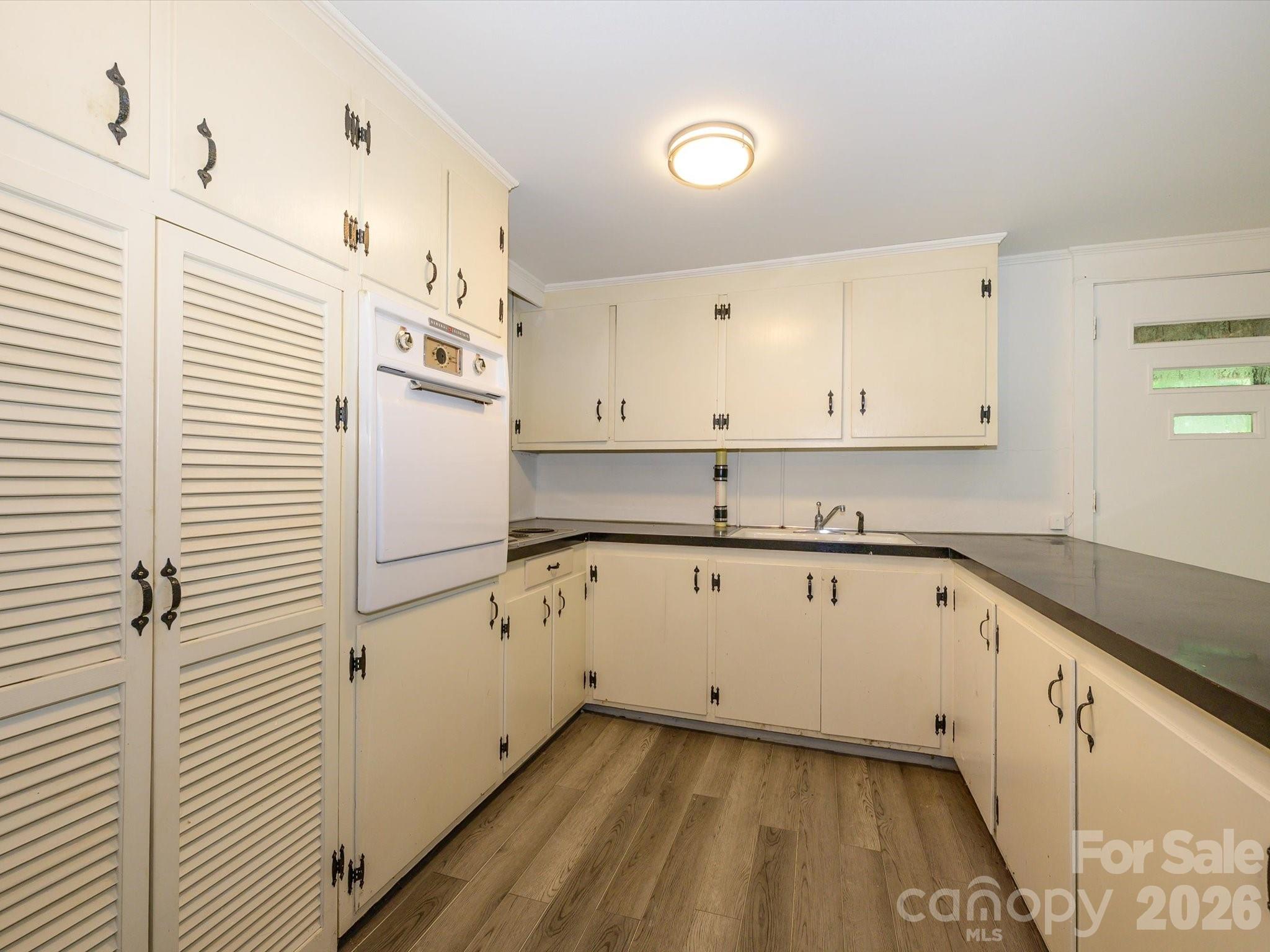 688 Grandview Drive Property Photo 33
