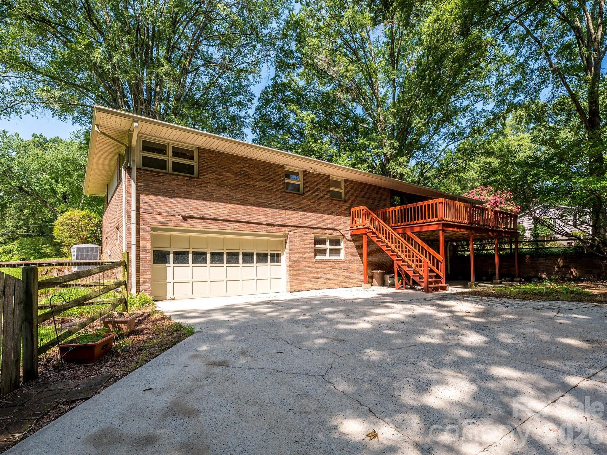 688 Grandview Drive Property Photo 37