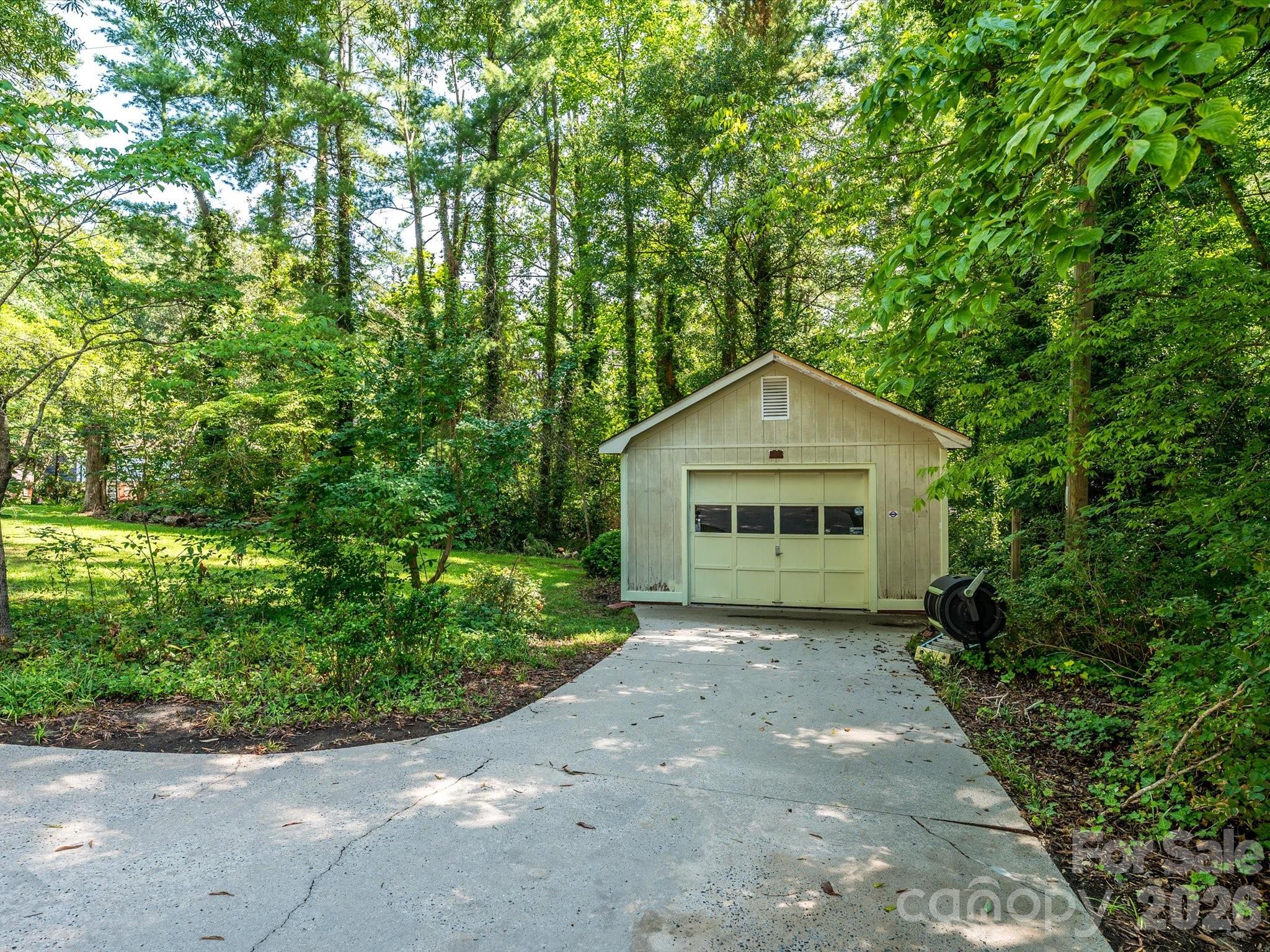 688 Grandview Drive Property Photo 38