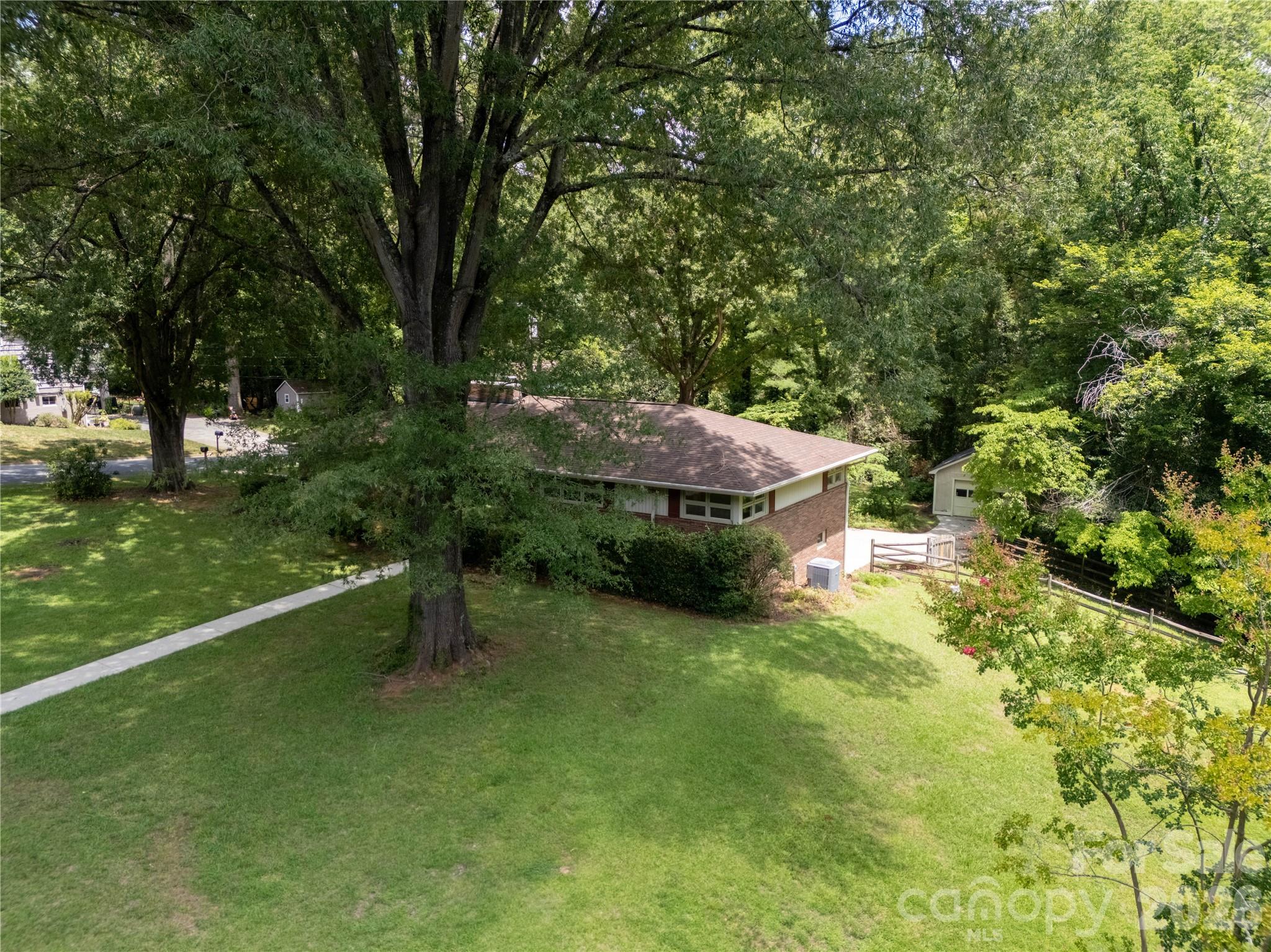 688 Grandview Drive Property Photo 44