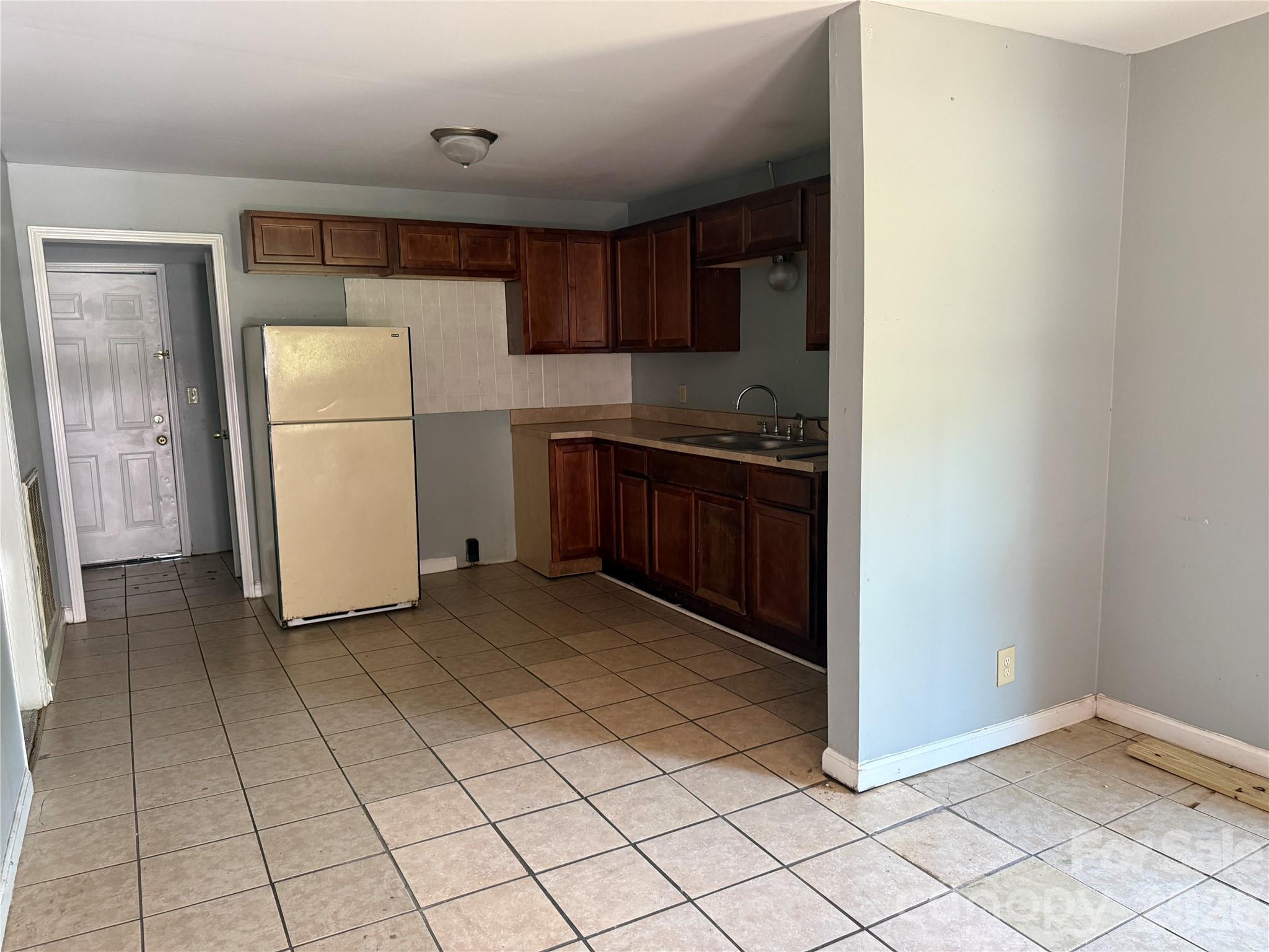 706 N Logan Street Property Photo 3