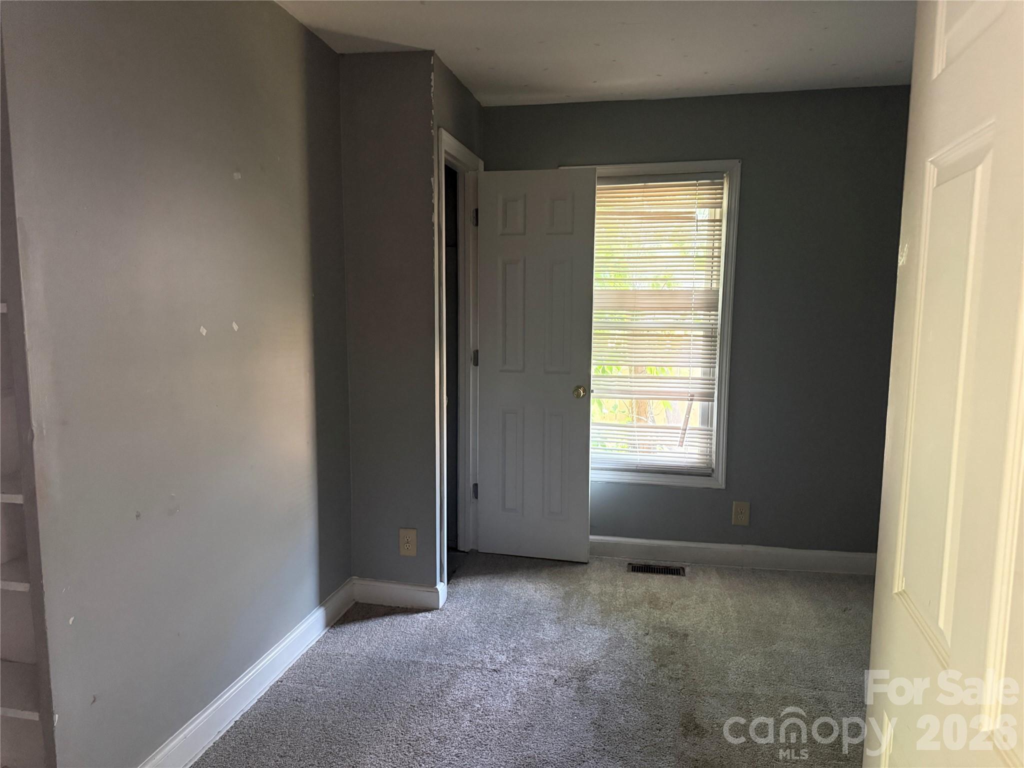 706 N Logan Street Property Photo 6