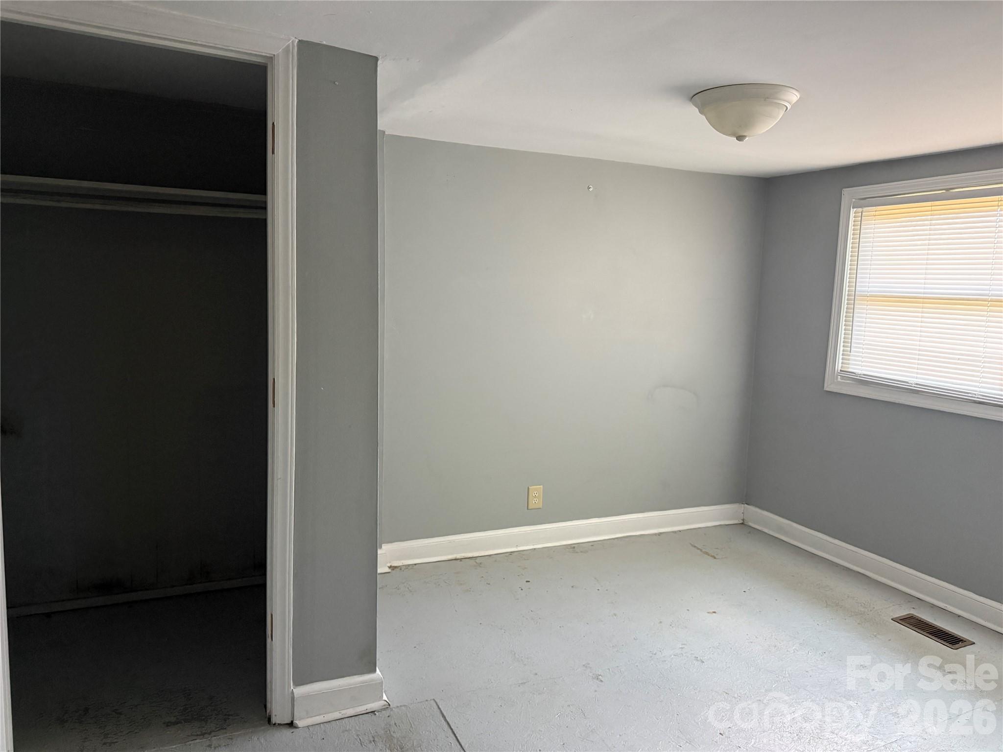 706 N Logan Street Property Photo 8