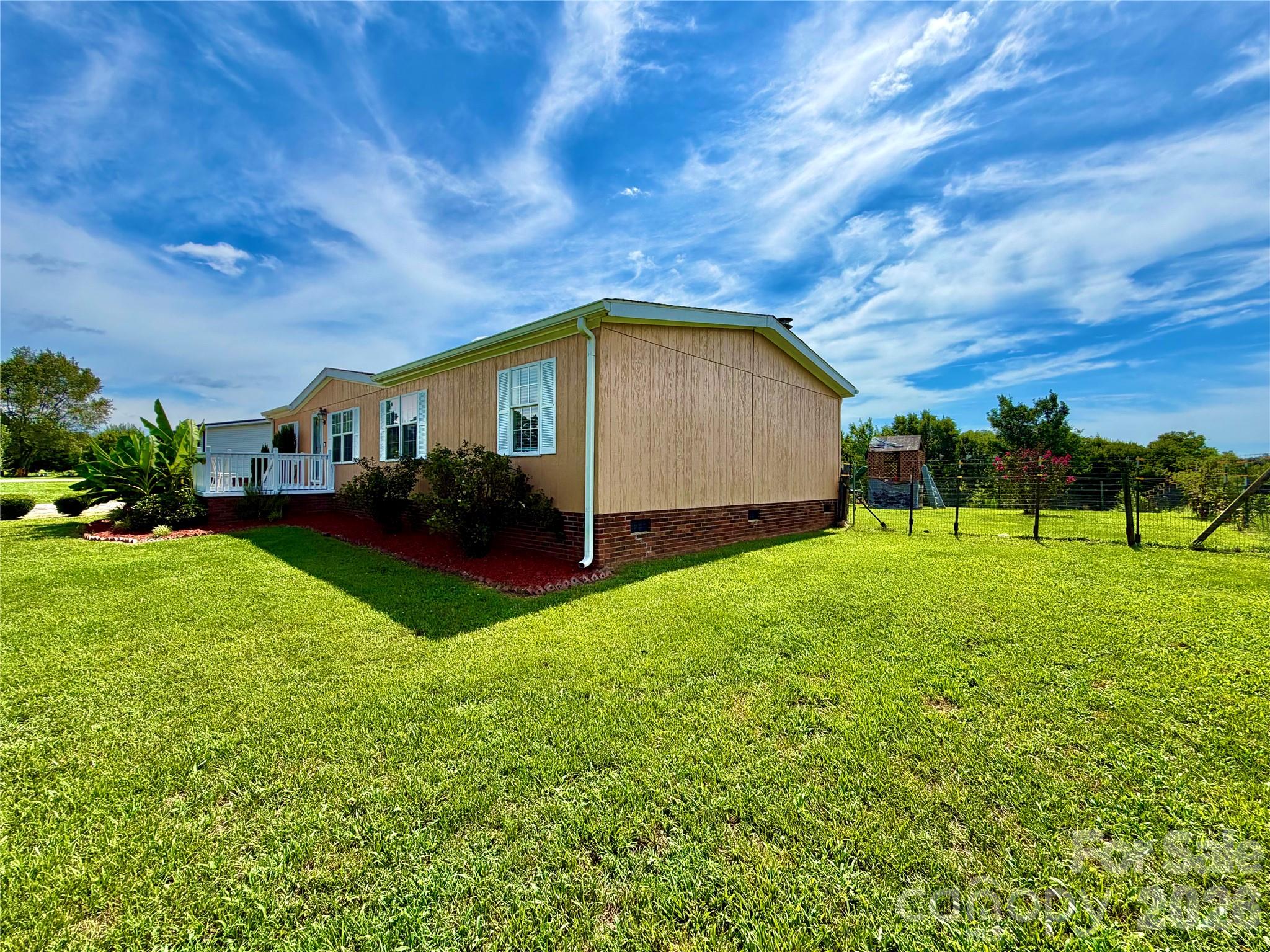 1104 Spring Meadow Drive Property Photo 5
