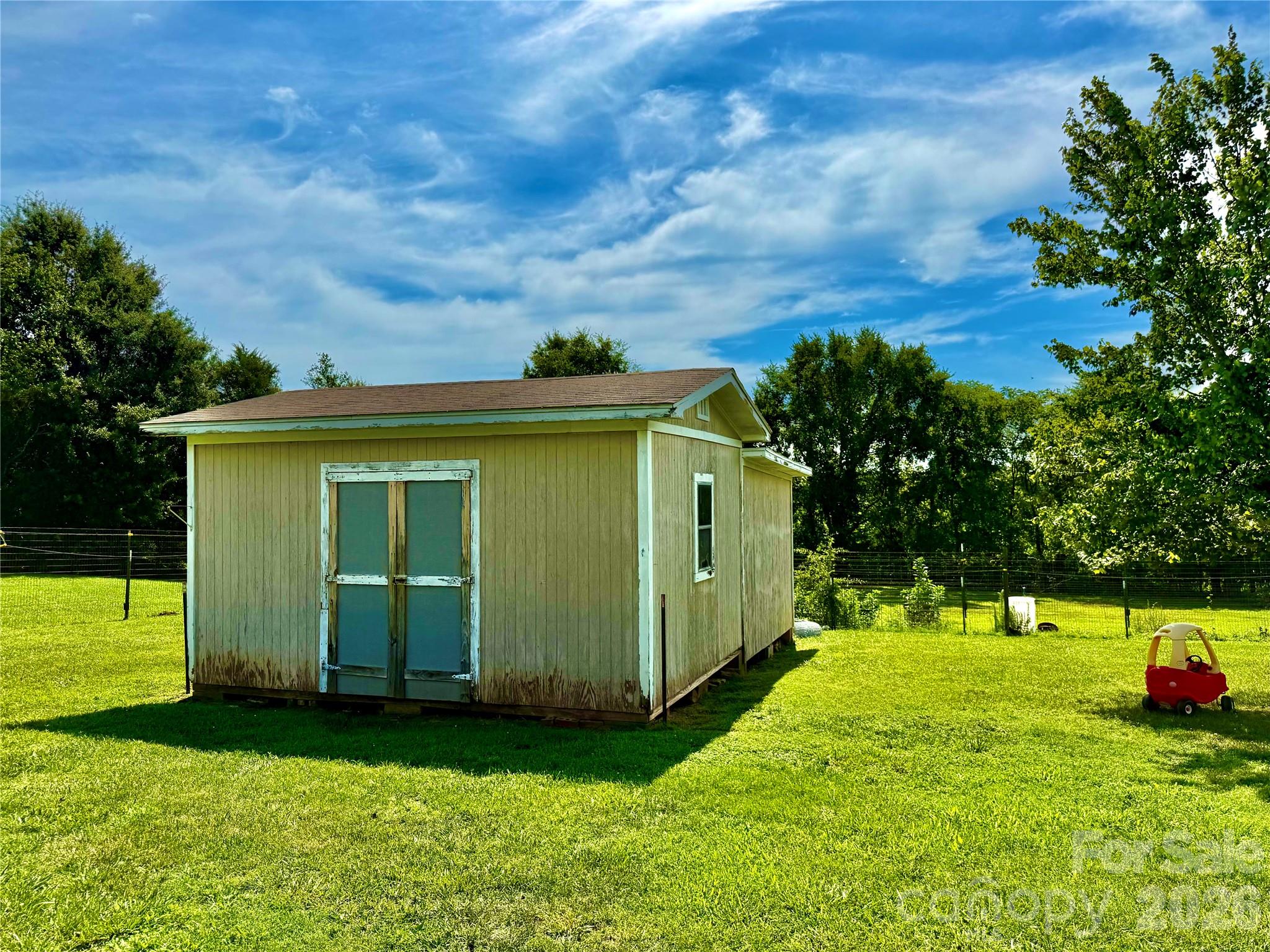 1104 Spring Meadow Drive Property Photo 11