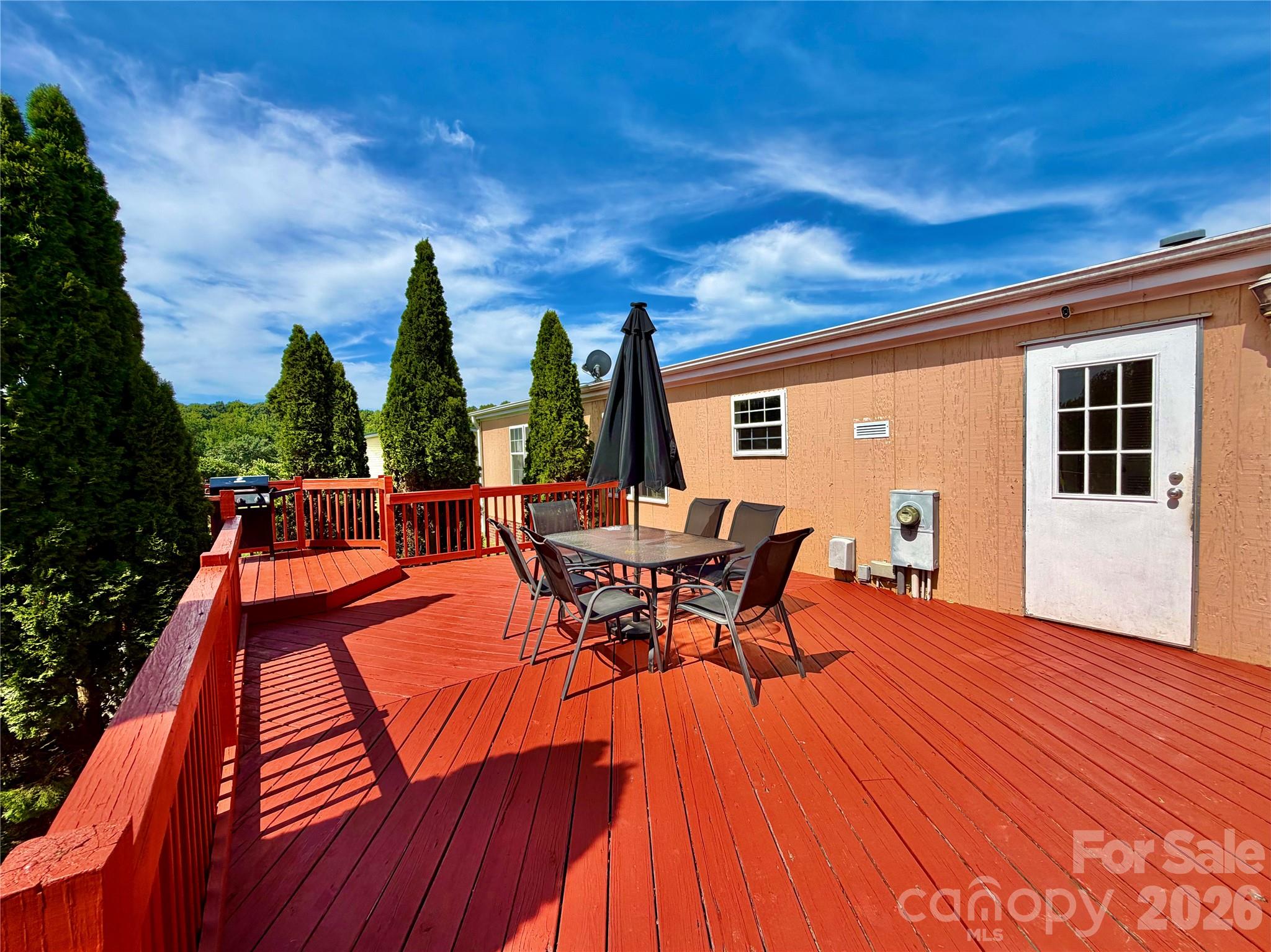 1104 Spring Meadow Drive Property Photo 12