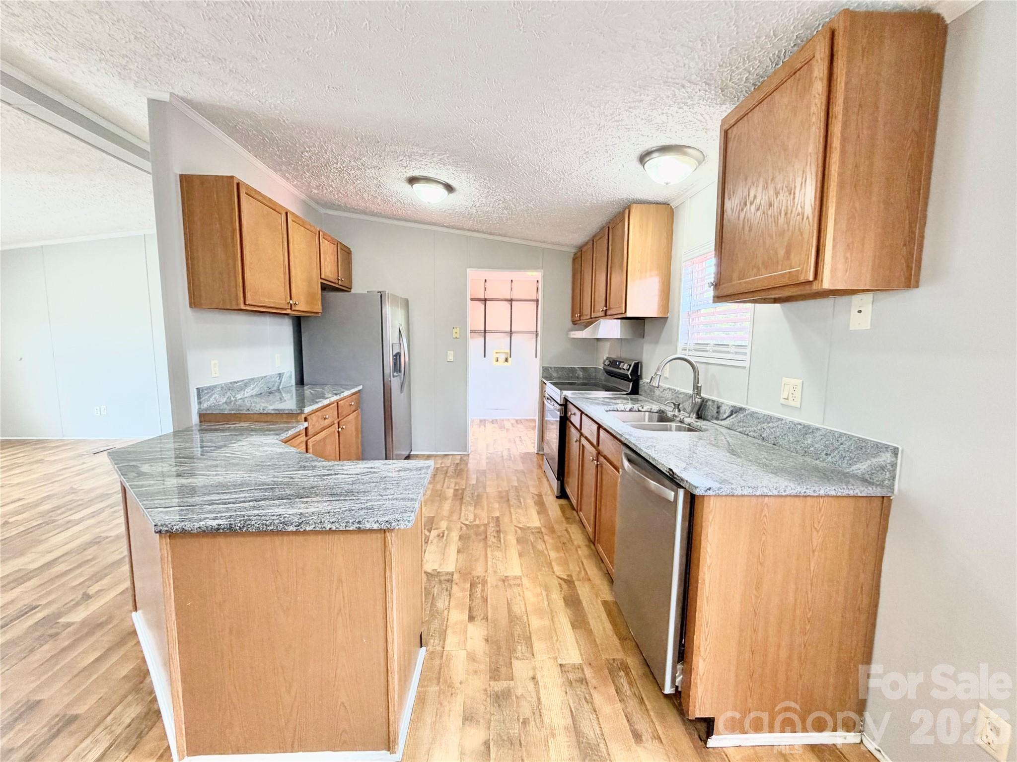 1104 Spring Meadow Drive Property Photo 19
