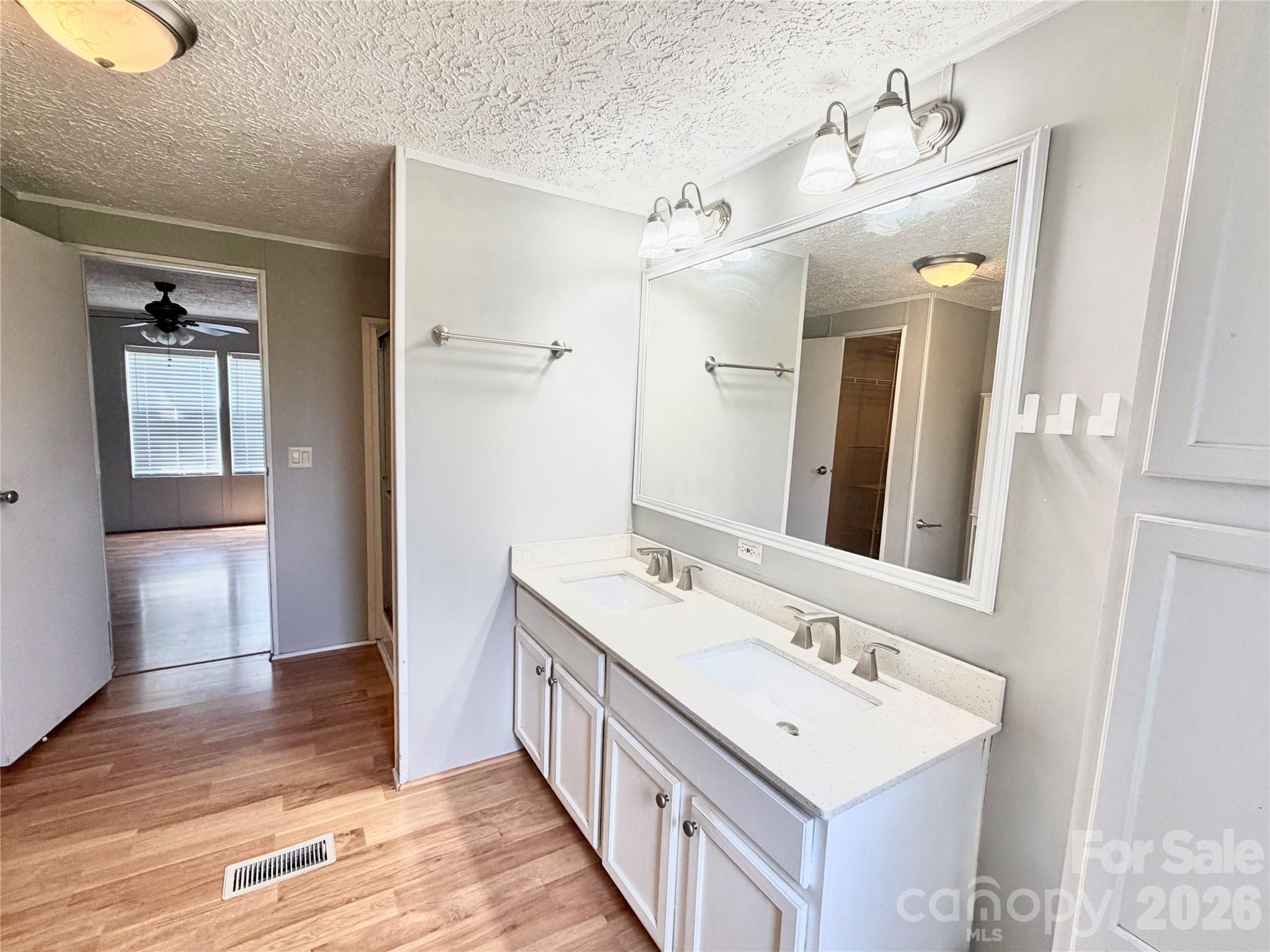 1104 Spring Meadow Drive Property Photo 28