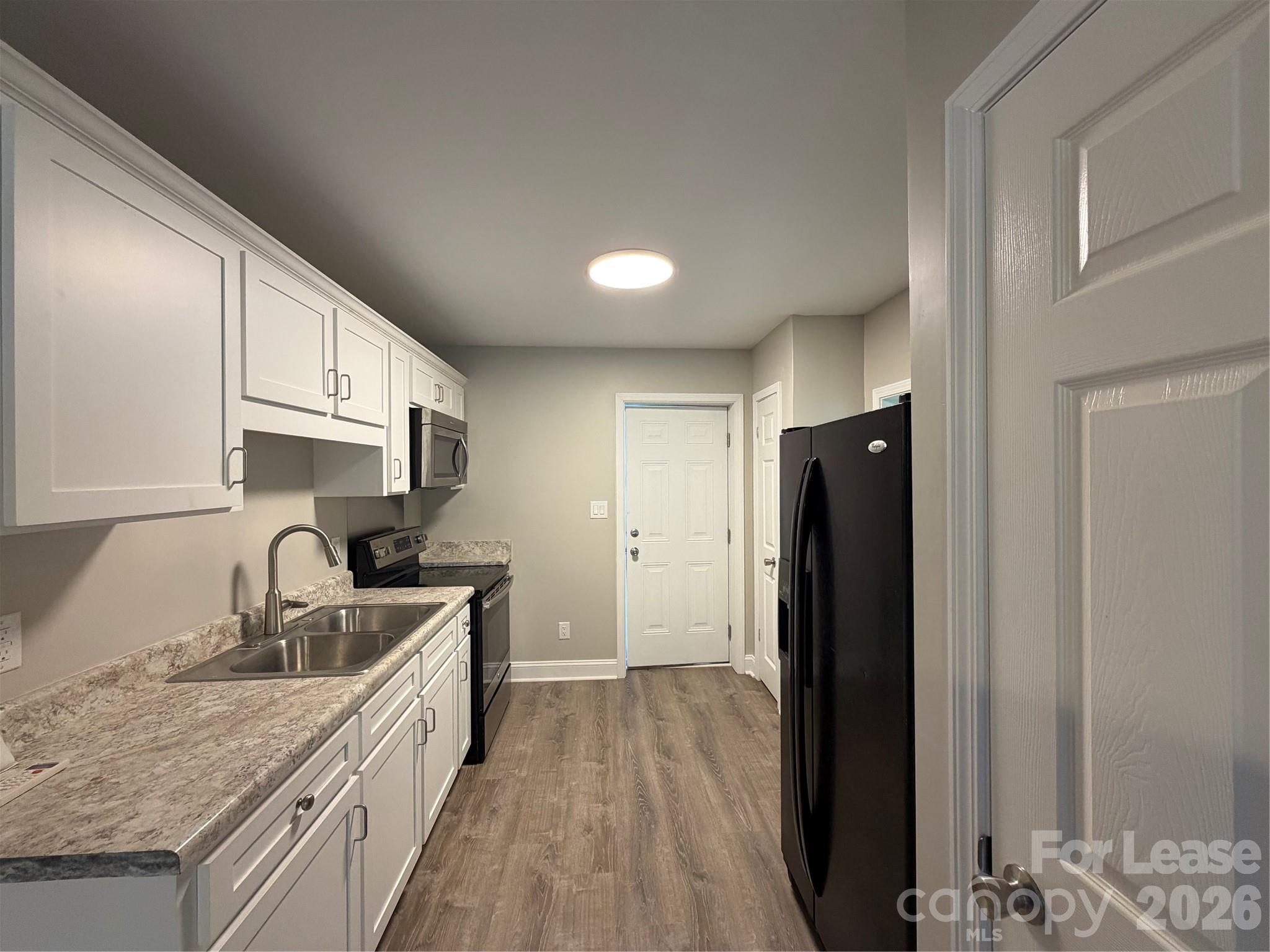 2621 E Greenbriar Road Property Photo 2