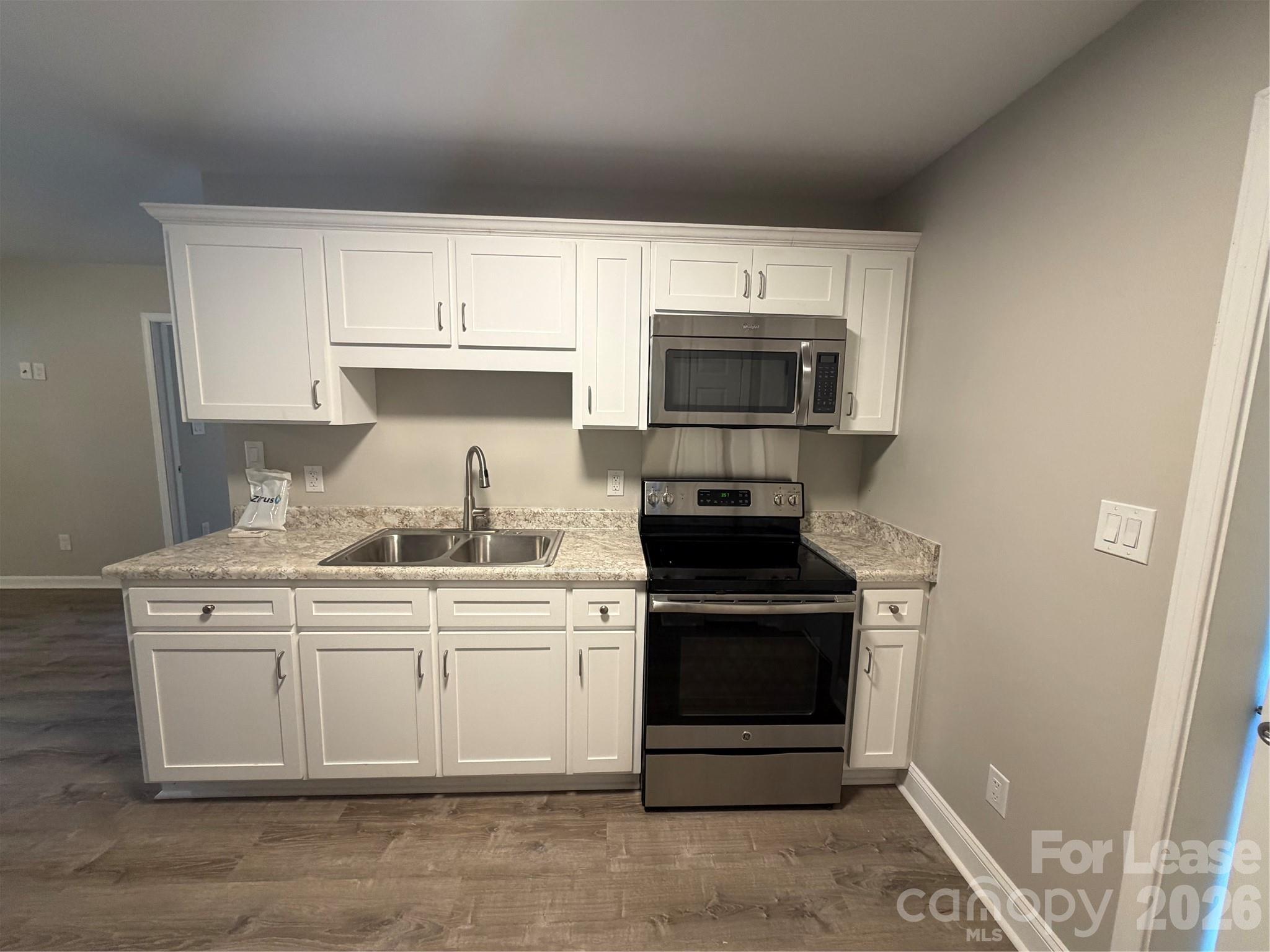 2621 E Greenbriar Road Property Photo 3