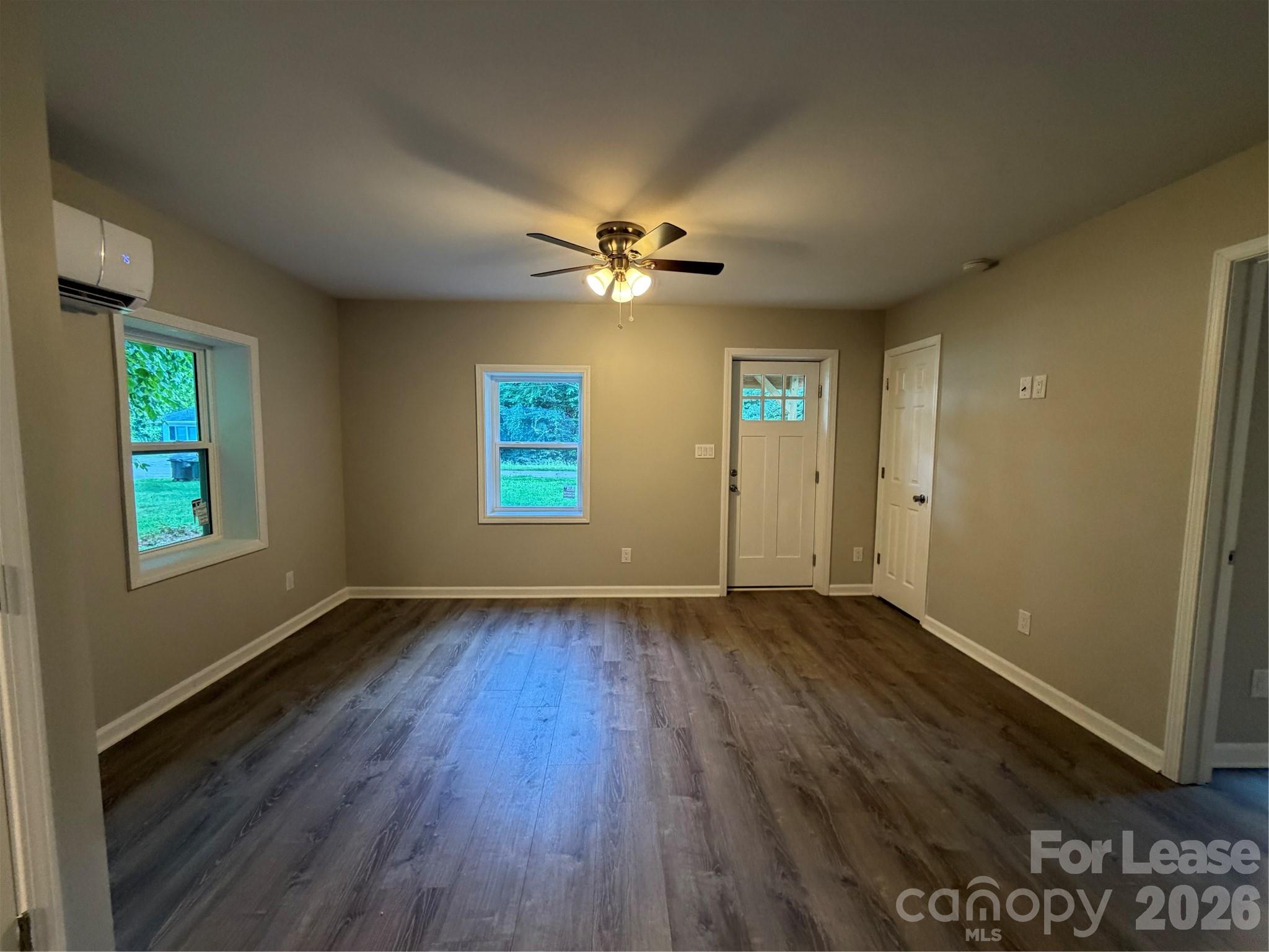 2621 E Greenbriar Road Property Photo 5